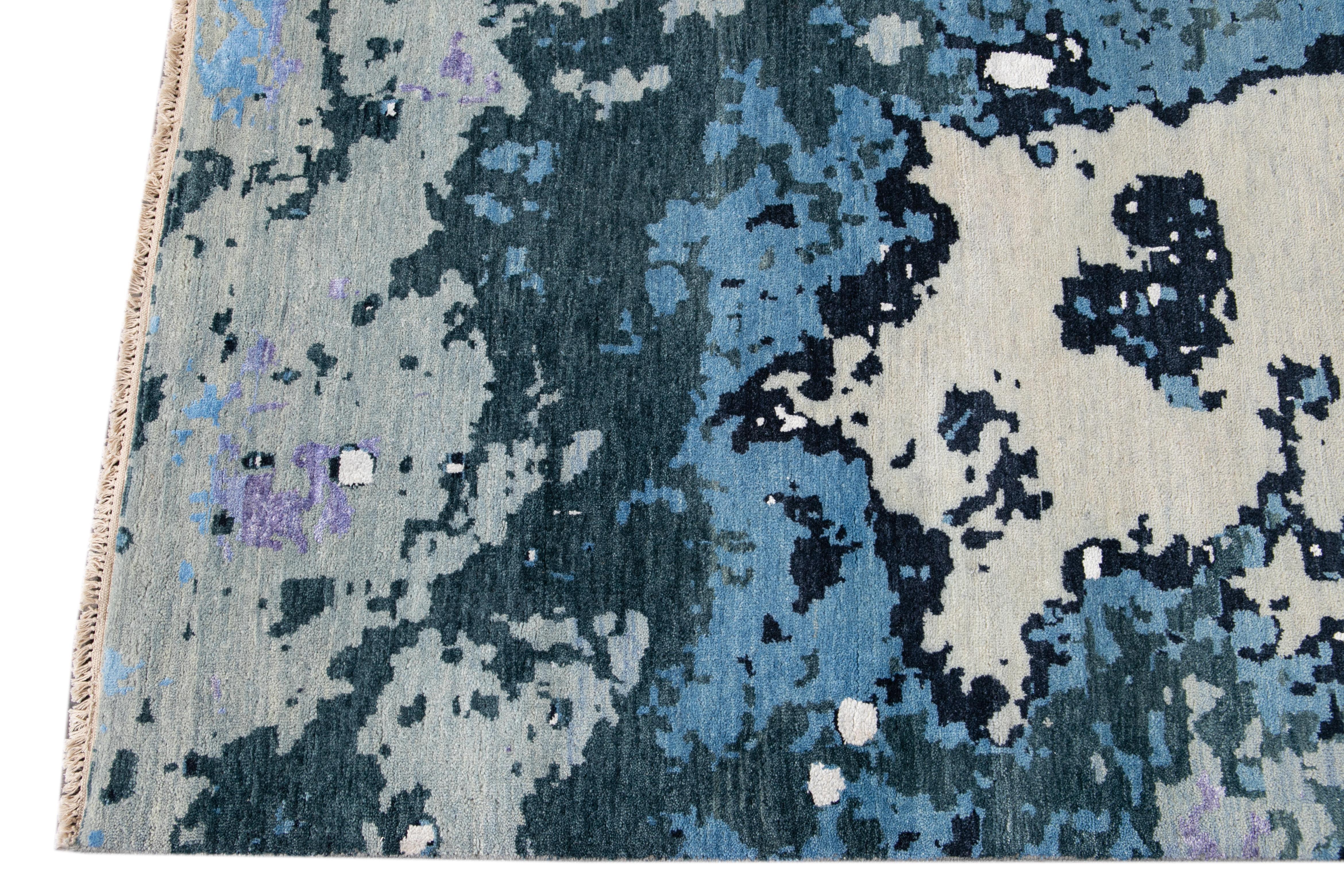 XXIe siècle et contemporain Tapis moderne abstrait violet en laine et soie en vente
