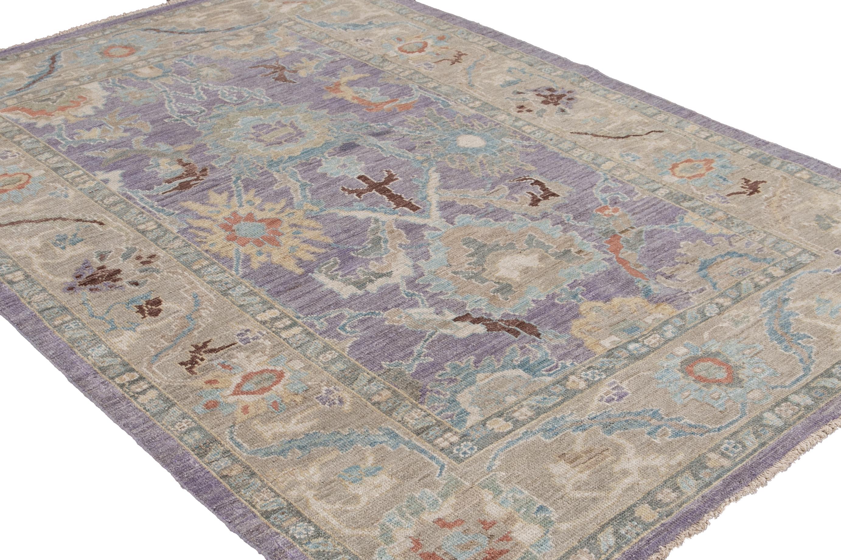 Moderner handgefertigter Sultanabad-Wollteppich in Violett im Angebot 2