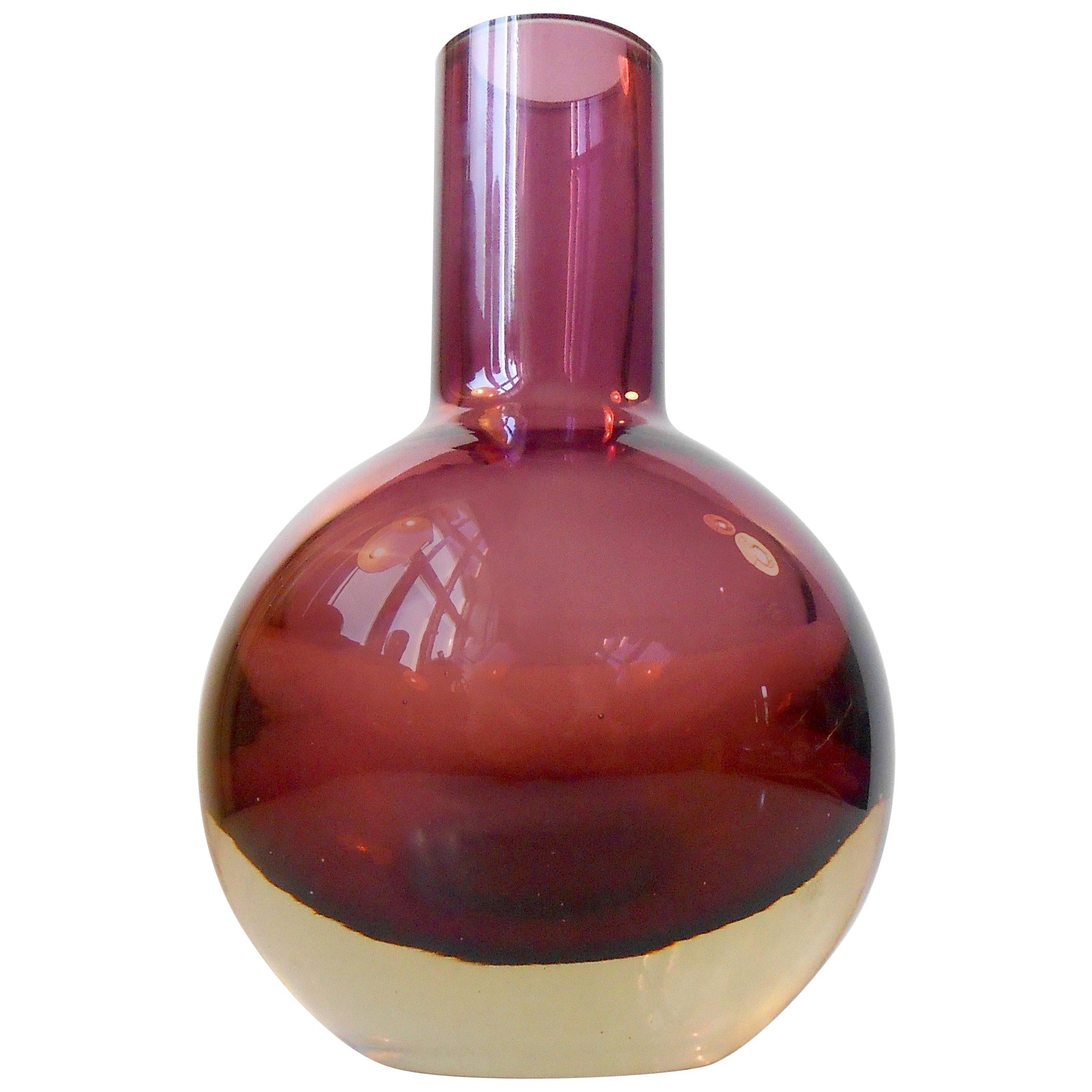Vase en verre moderniste violet par Nanny Still pour Riihimäen Laso Oy, Finlande, années 1950