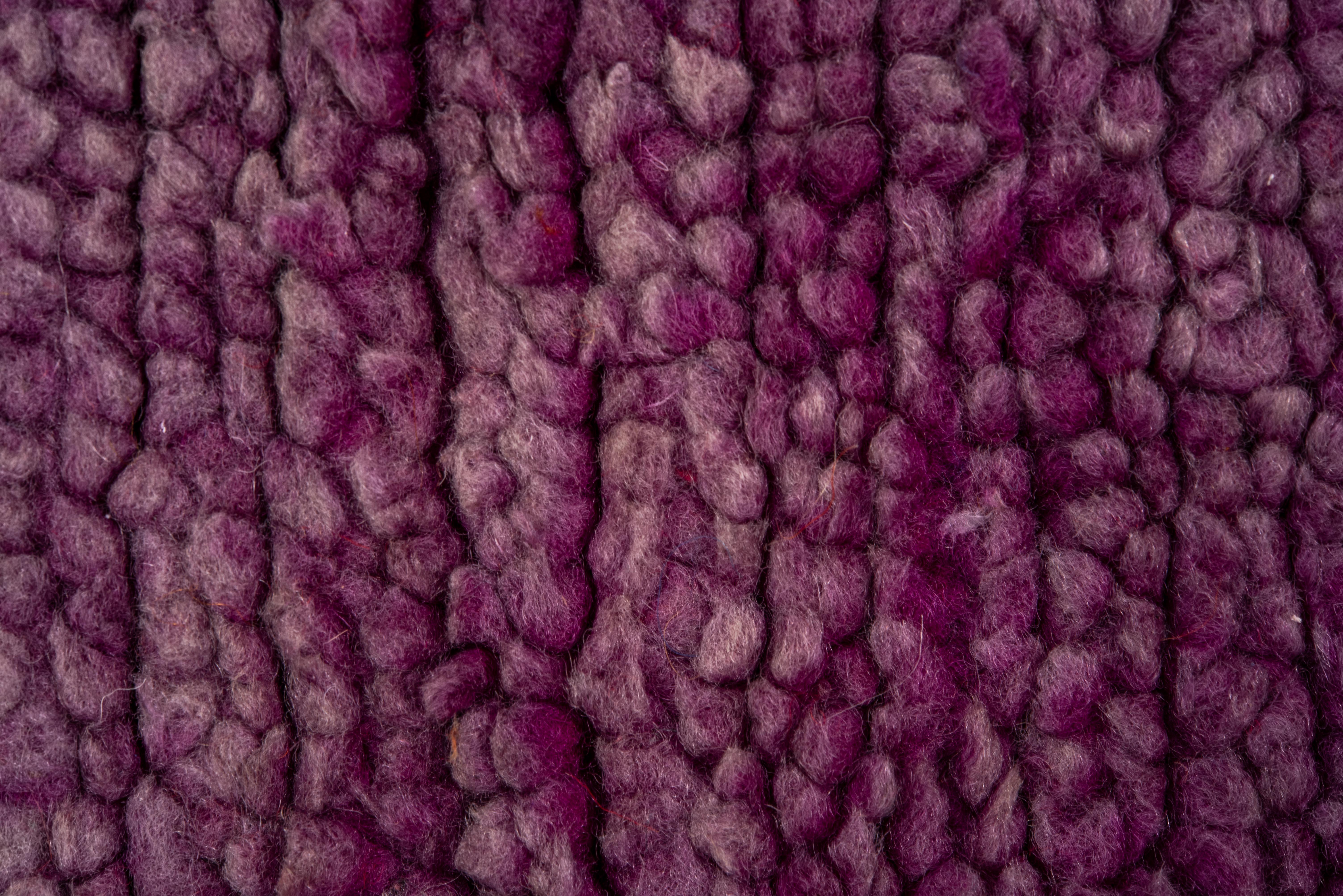 Tapis de couloir marocain violet 1930 État moyen - En vente à New York, NY