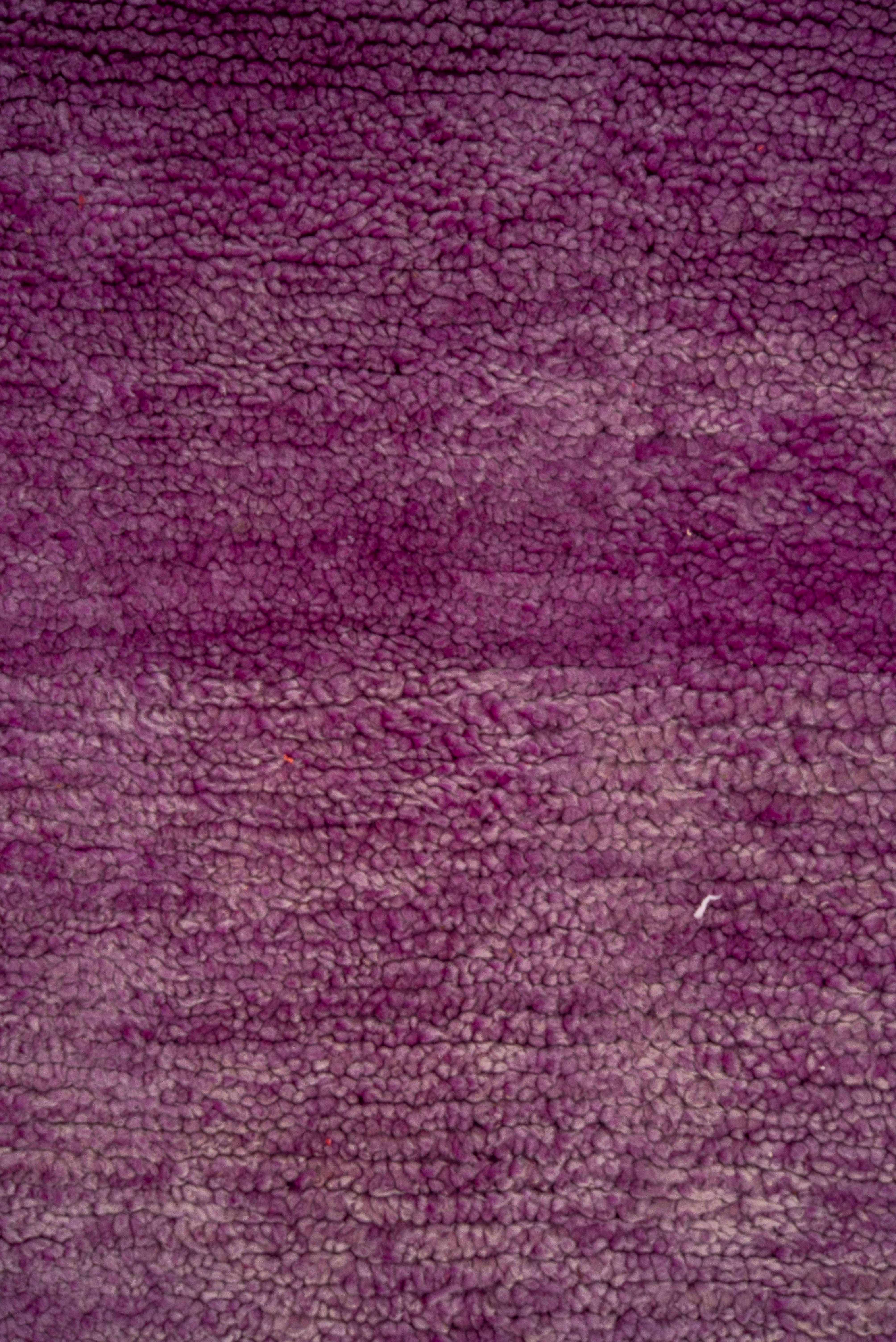 20ième siècle Tapis de couloir marocain violet 1930 en vente