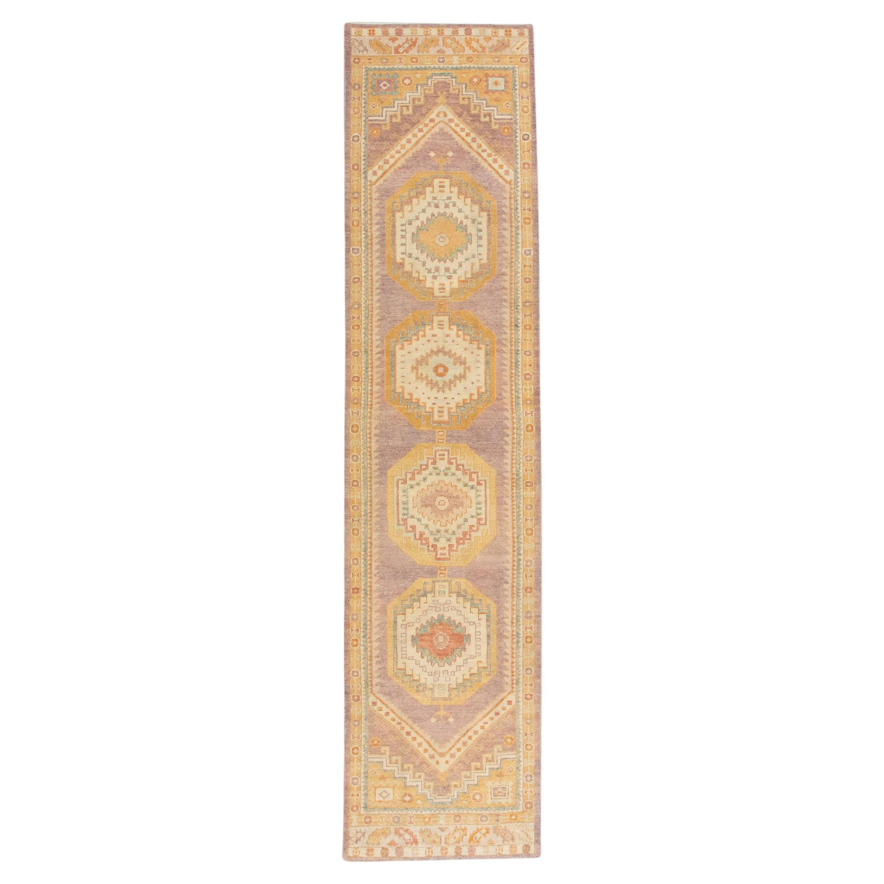Tapis de couloir turc Oushak violet multicolore tissé à la main 3'1" x 13'2"