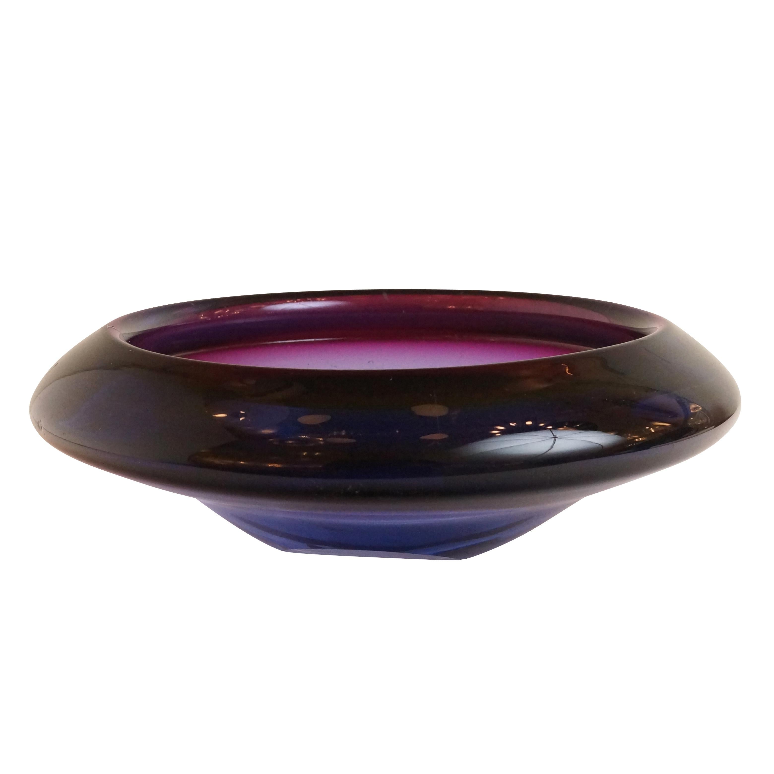 Italian Mid-Century bowl made out of thick purple Murano glass handblown in Venice.

Condition: Excellent vintage condition, minor wear consistent with age and use.

Diameter: 10”

Height: 3.5”