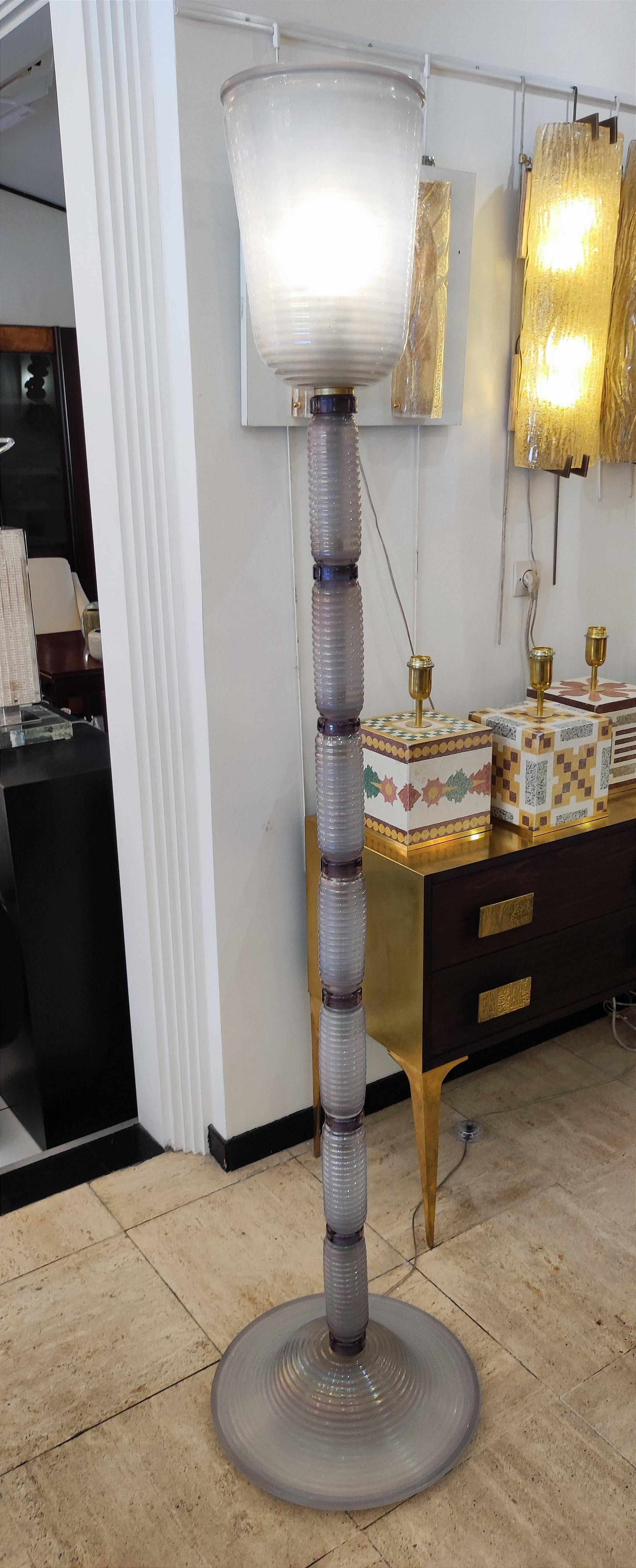 Lampadaire en verre de Murano violet en vente 1
