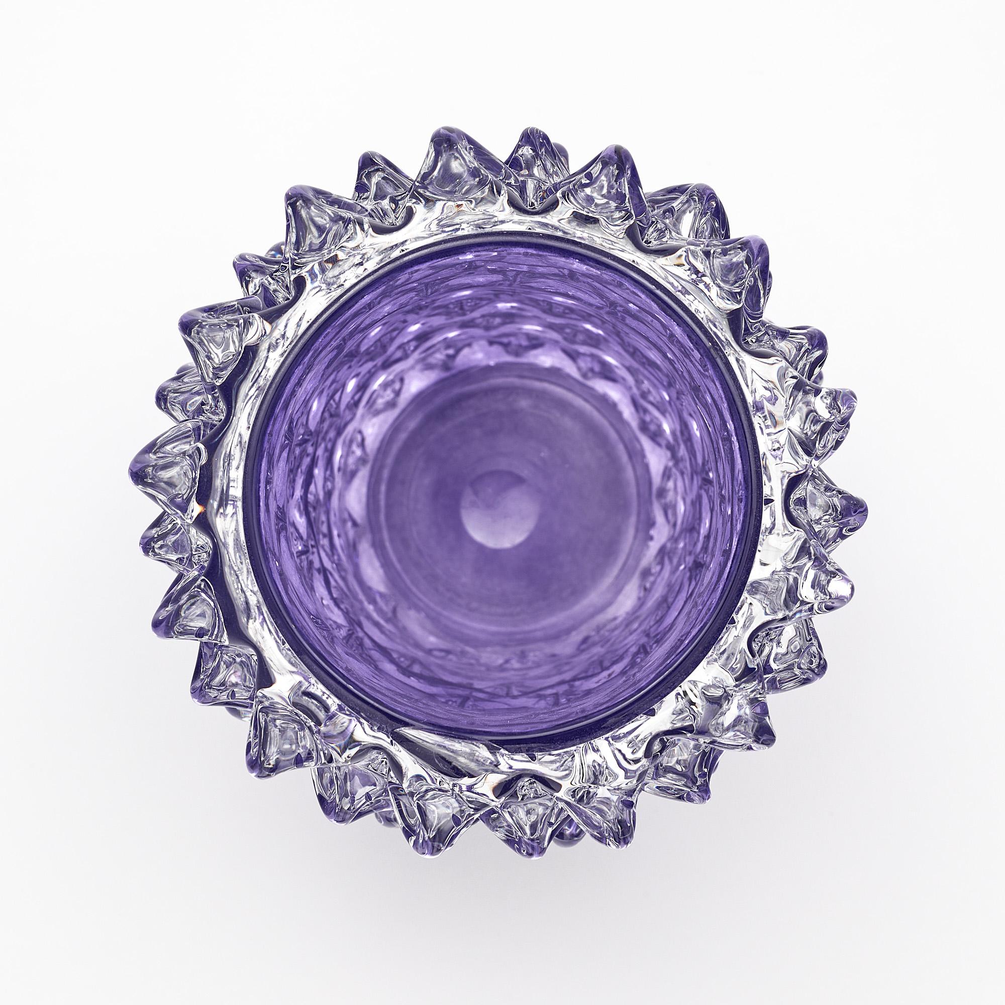Italiano Vaso Rostrato in vetro di Murano viola in vendita