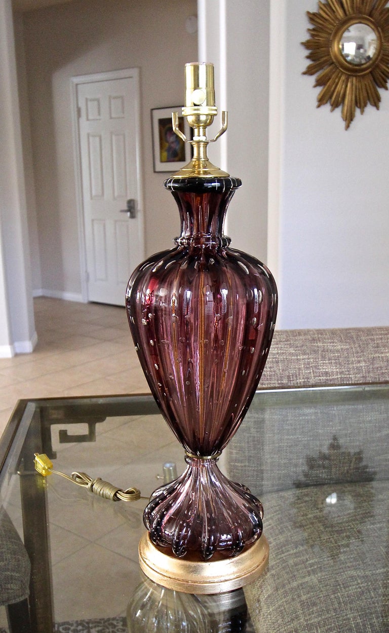 Purple Murano Italian Controlled Bubbles Ribbed Glass Table Lamp In Good Condition For Sale In Palm Springs, CA
