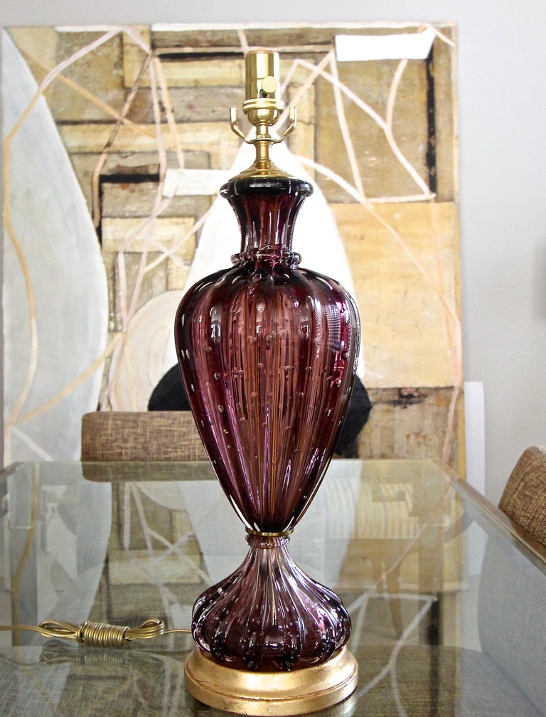 Mid-20th Century Purple Murano Italian Controlled Bubbles Ribbed Glass Table Lamp For Sale