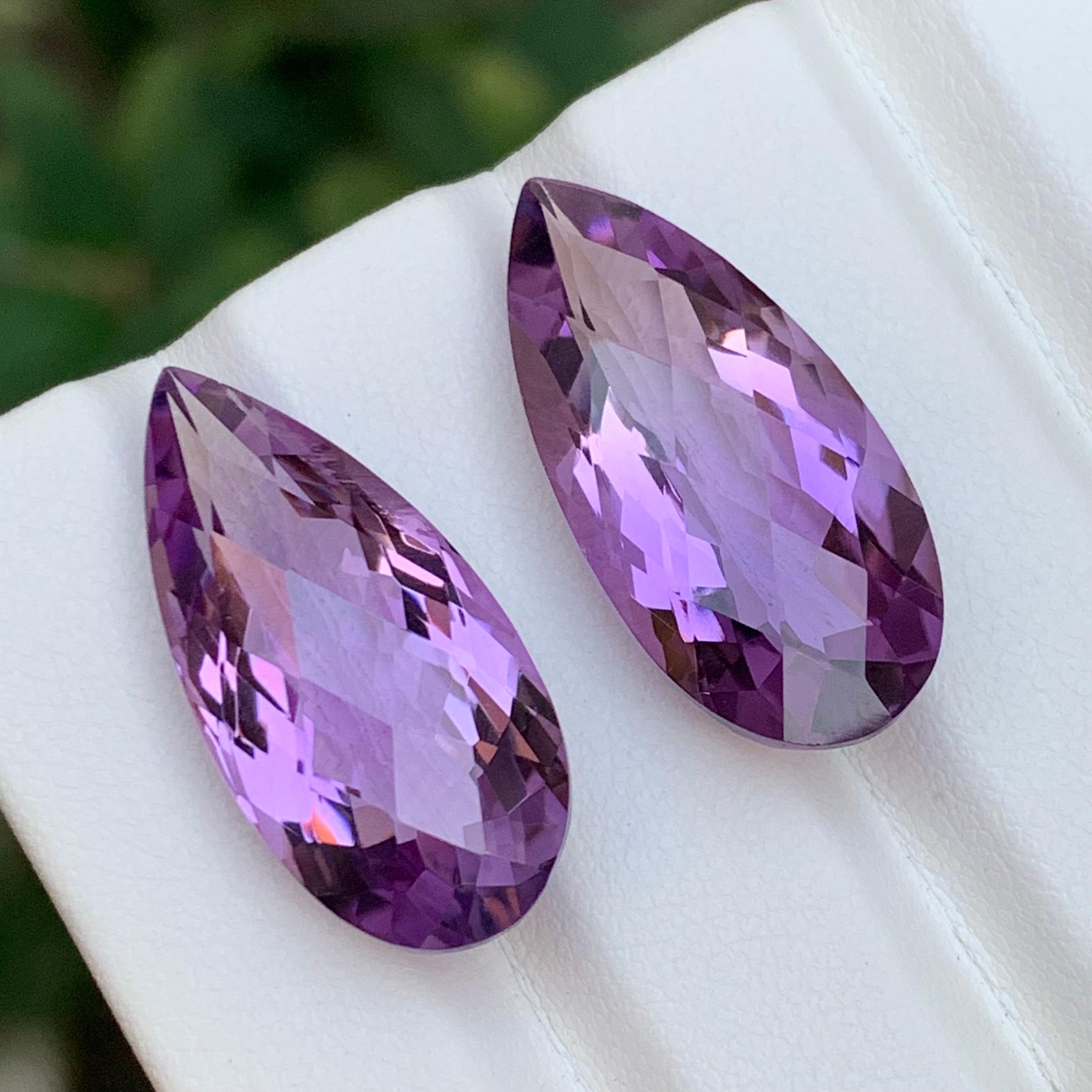 Orecchini a goccia a forma di pera con ametista viola Set di pietre preziose per, antico taglio a scacchiera a cuscino dal Brasile!

💎 TIPO DI GEMMA: Ametista 
⚖️ PESO: 29,75 Carati
FORMA E TAGLIO: Goccia a pera, cuscino antico o taglio a