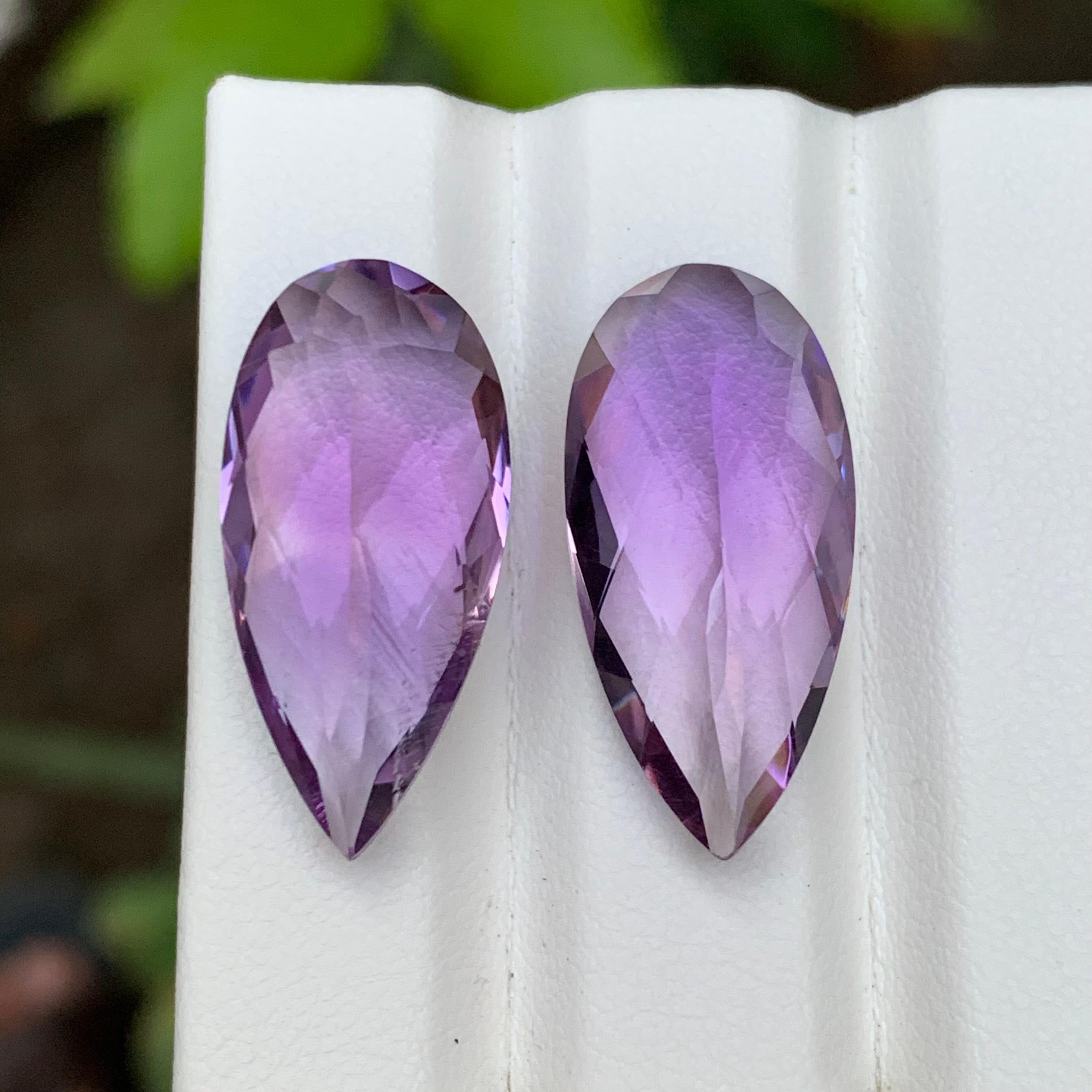 Taglio a goccia Orecchini di ametista naturale viola a coppie di pietre preziose 29,75 carati a forma di pera - gioielli in vendita