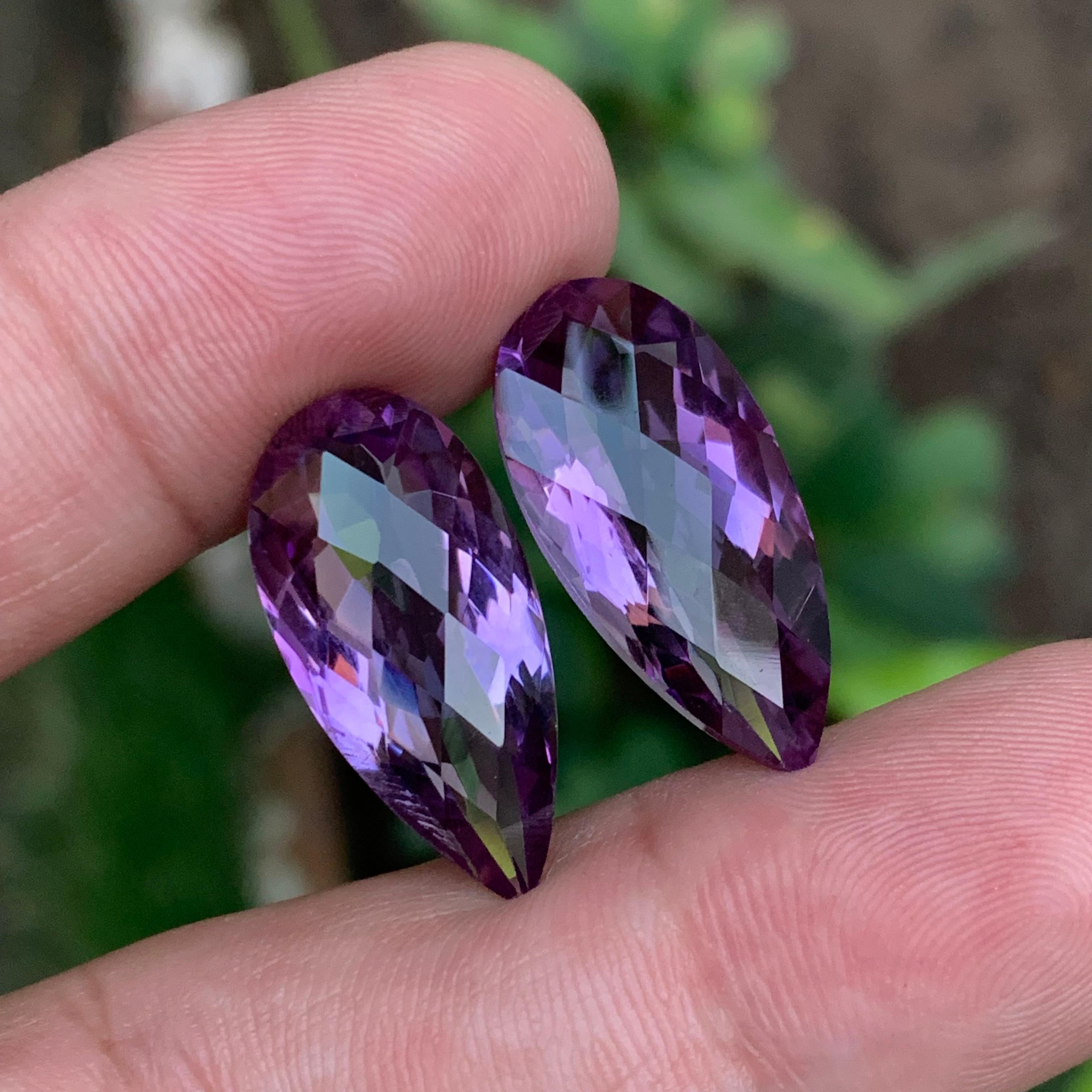 Orecchini di ametista naturale viola a coppie di pietre preziose 29,75 carati a forma di pera - gioielli in vendita 1