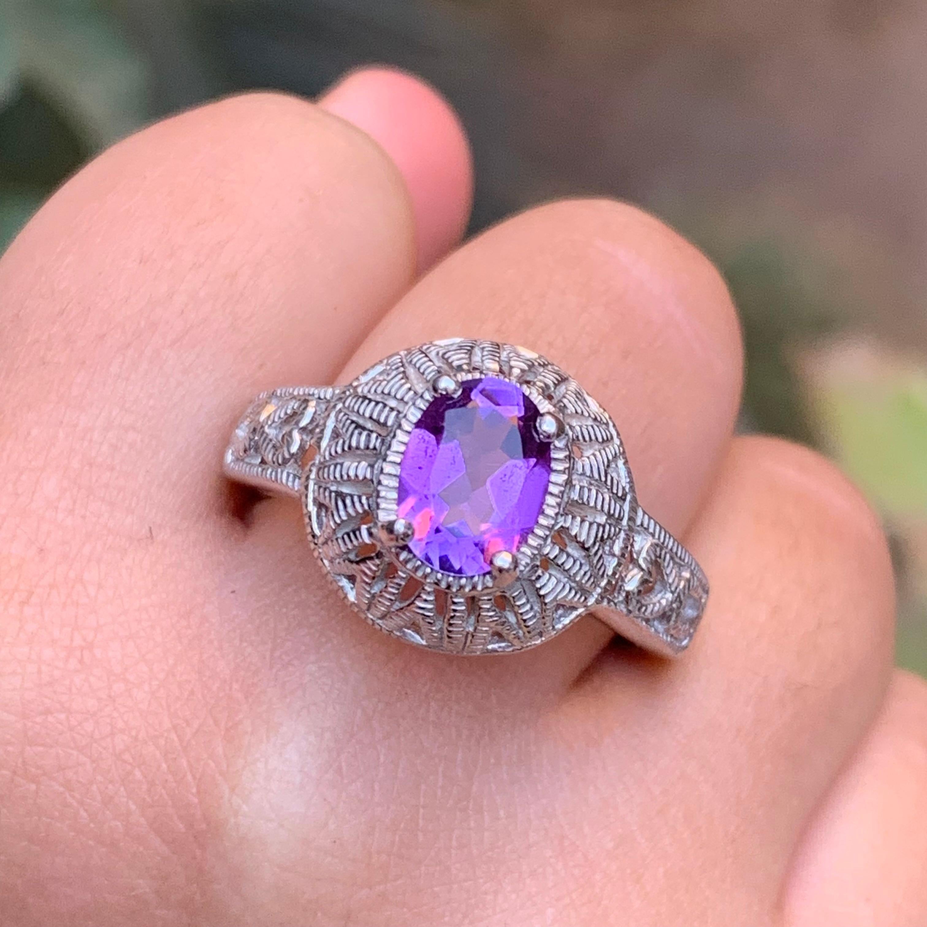 Taille ovale Bague en argent 925 d'améthyste naturelle mauve - Taille 7 du Brésil en vente