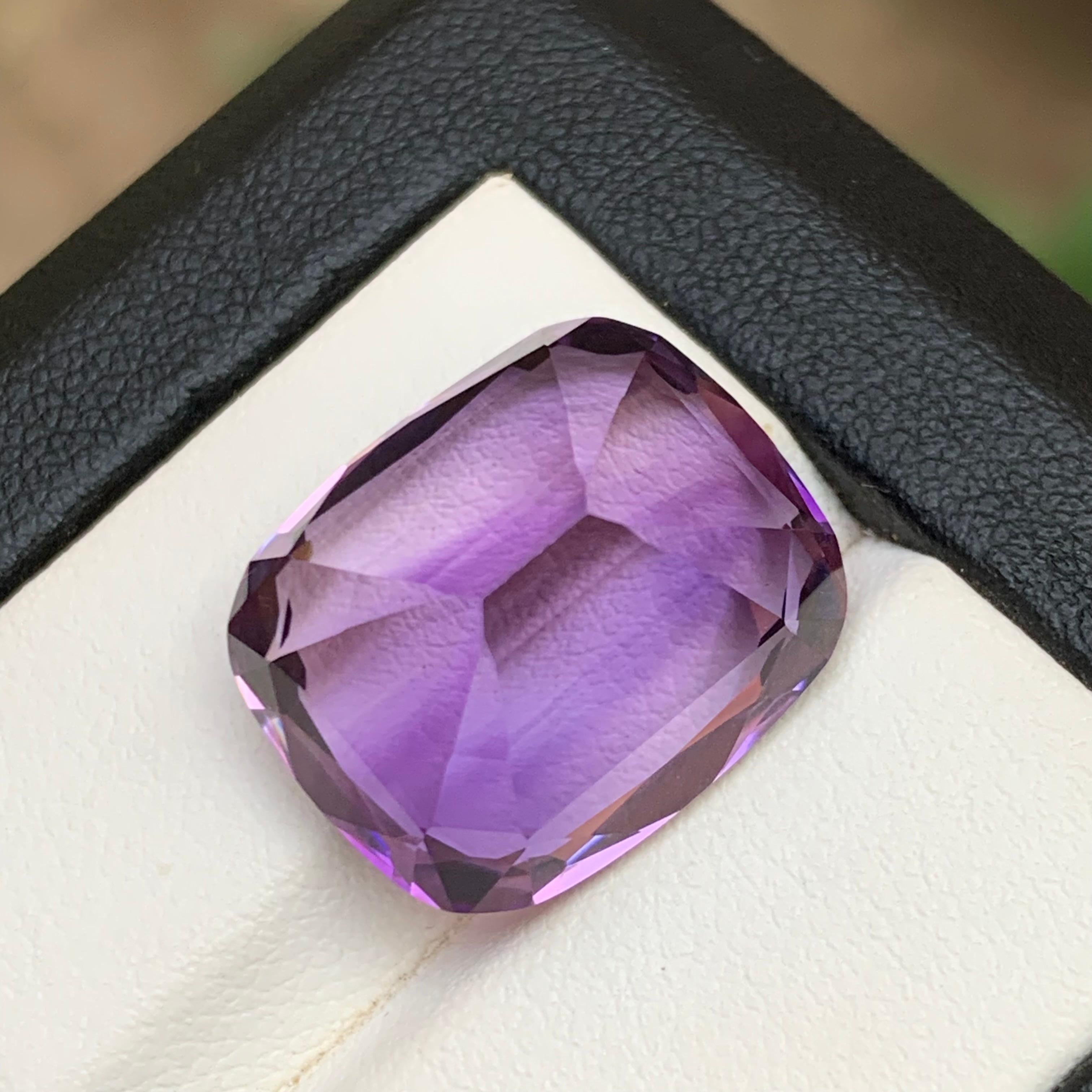 Gemma sfusa di ametista Nature 27,93 carati, anello con taglio a cuscino, ciondolo-gioiello in vendita 4