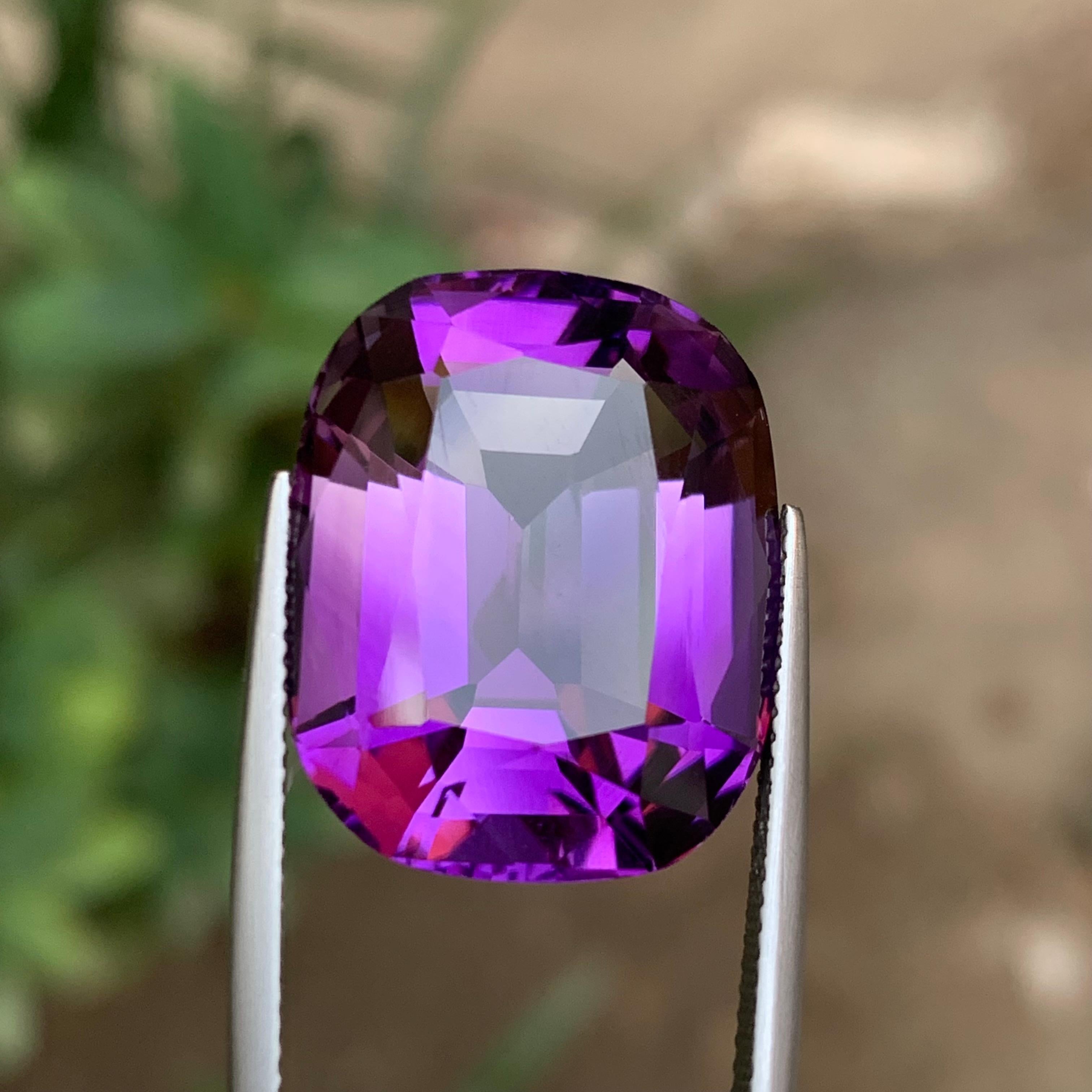 Gemma sfusa di ametista Nature 27,93 carati, anello con taglio a cuscino, ciondolo-gioiello in vendita 4