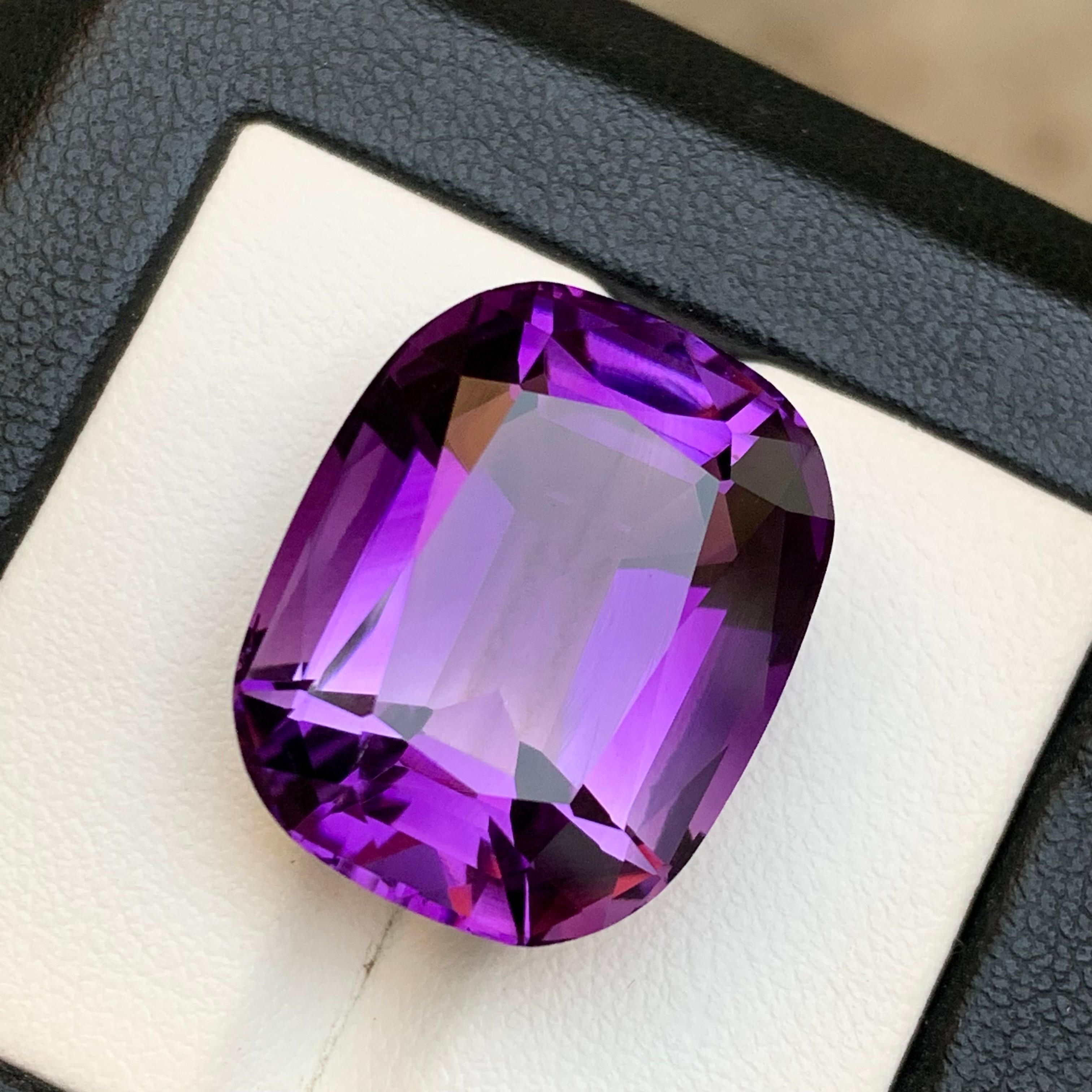 Gemma sfusa di ametista Nature 27,93 carati, anello con taglio a cuscino, ciondolo-gioiello in vendita 7