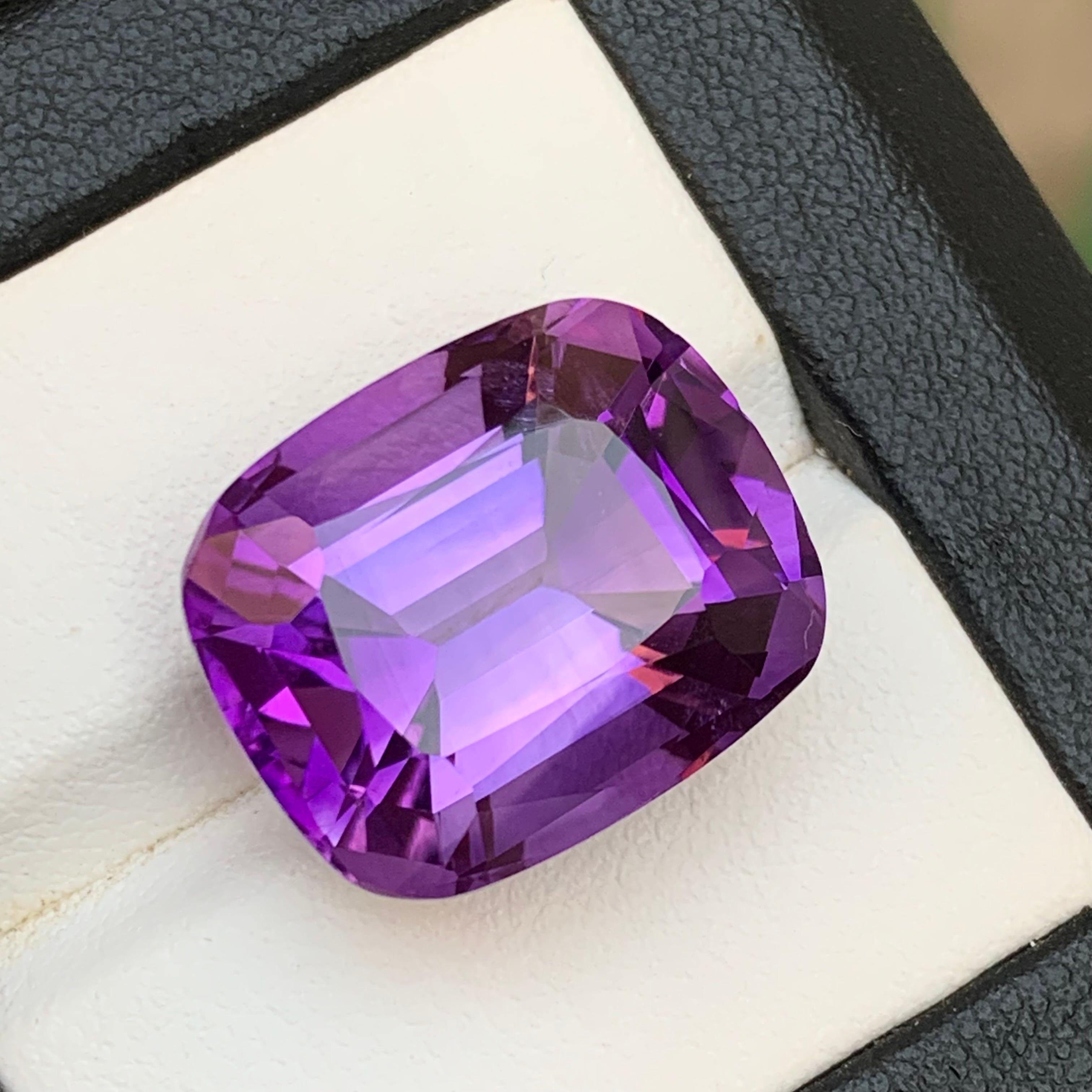 Taglio cuscino Gemma sfusa di ametista Nature 27,93 carati, anello con taglio a cuscino, ciondolo-gioiello in vendita