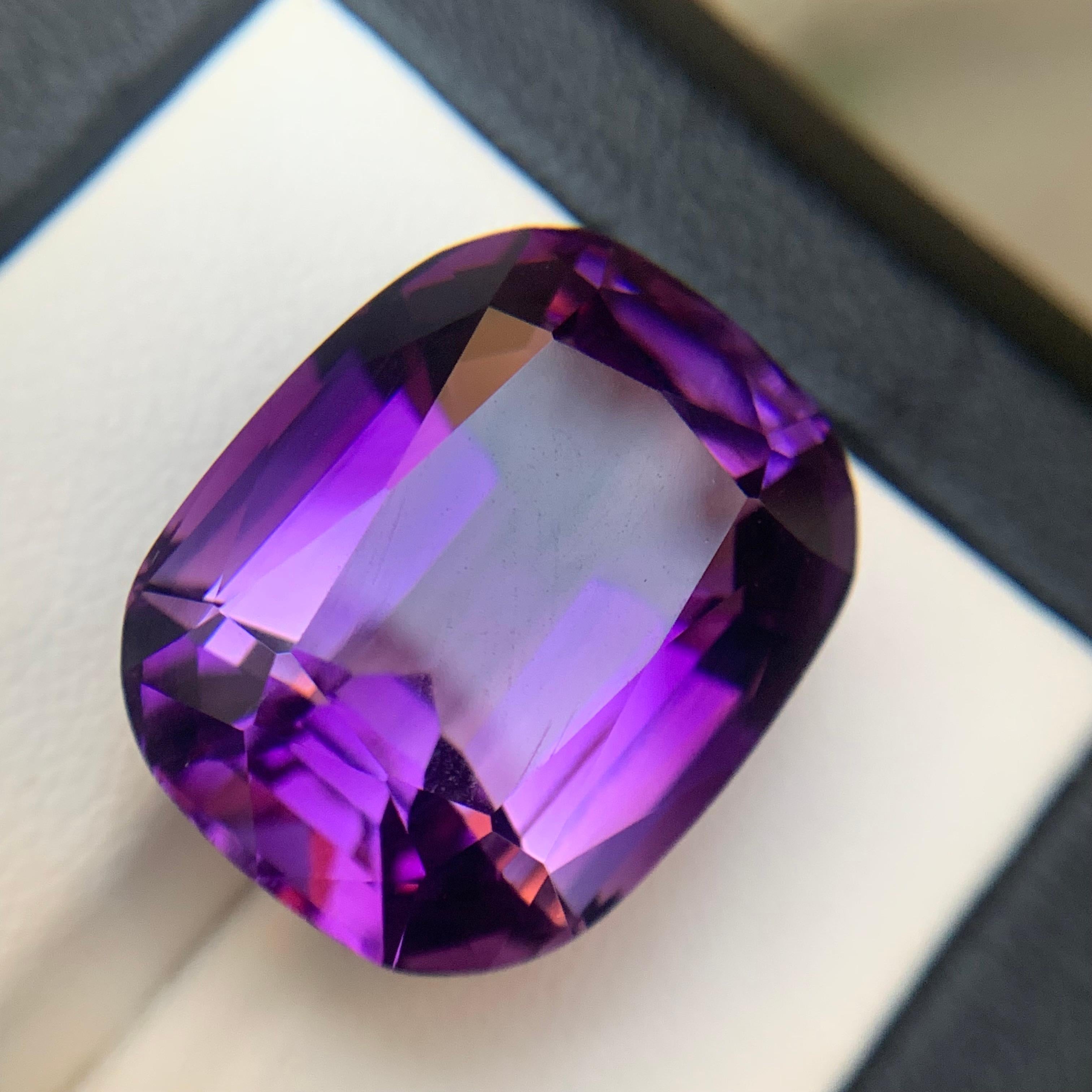 Taglio cuscino Gemma sfusa di ametista Nature 27,93 carati, anello con taglio a cuscino, ciondolo-gioiello in vendita