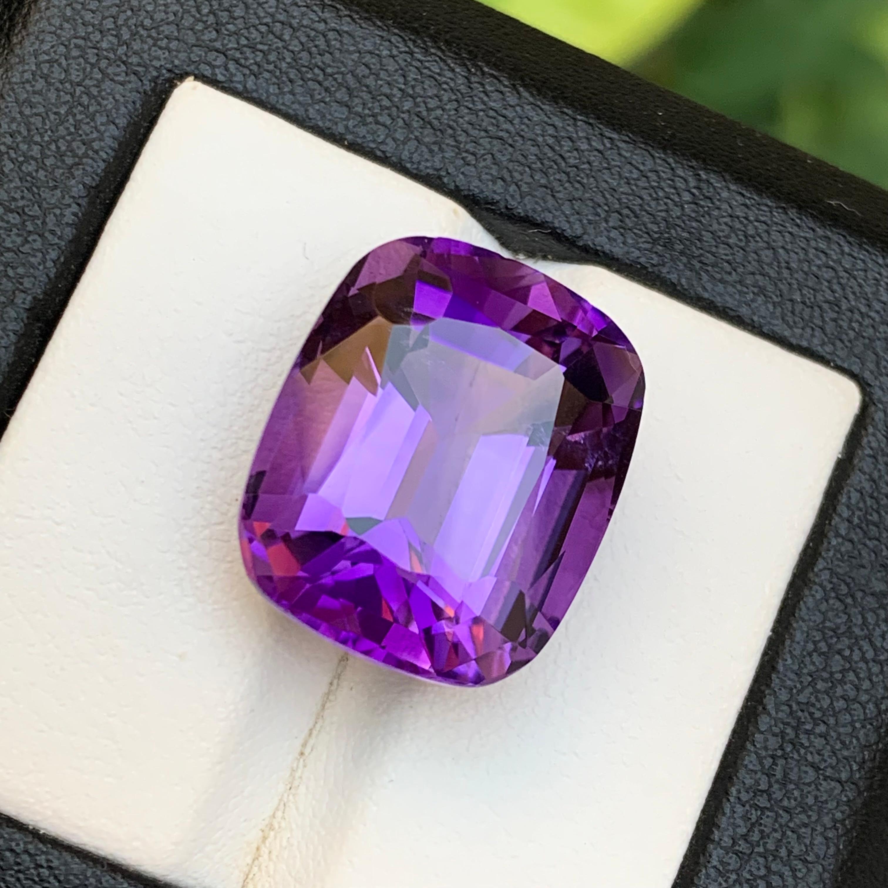 Gemma sfusa di ametista Nature 27,93 carati, anello con taglio a cuscino, ciondolo-gioiello in vendita 3