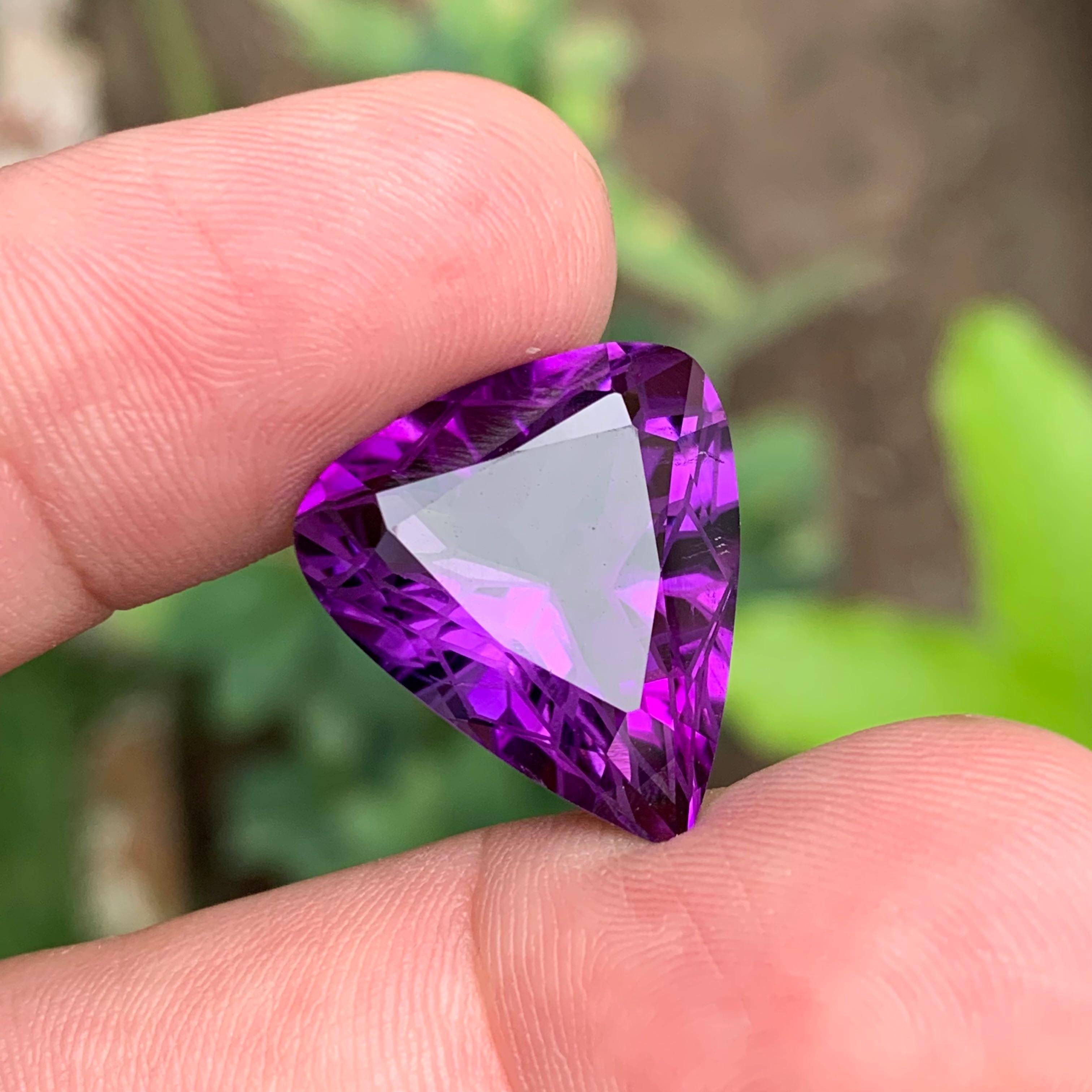 Purple Natural Amethyst Necklace Pendant Loose Gemstone 18.30 Ct Trillion Cut In New Condition For Sale In Peshawar, PK