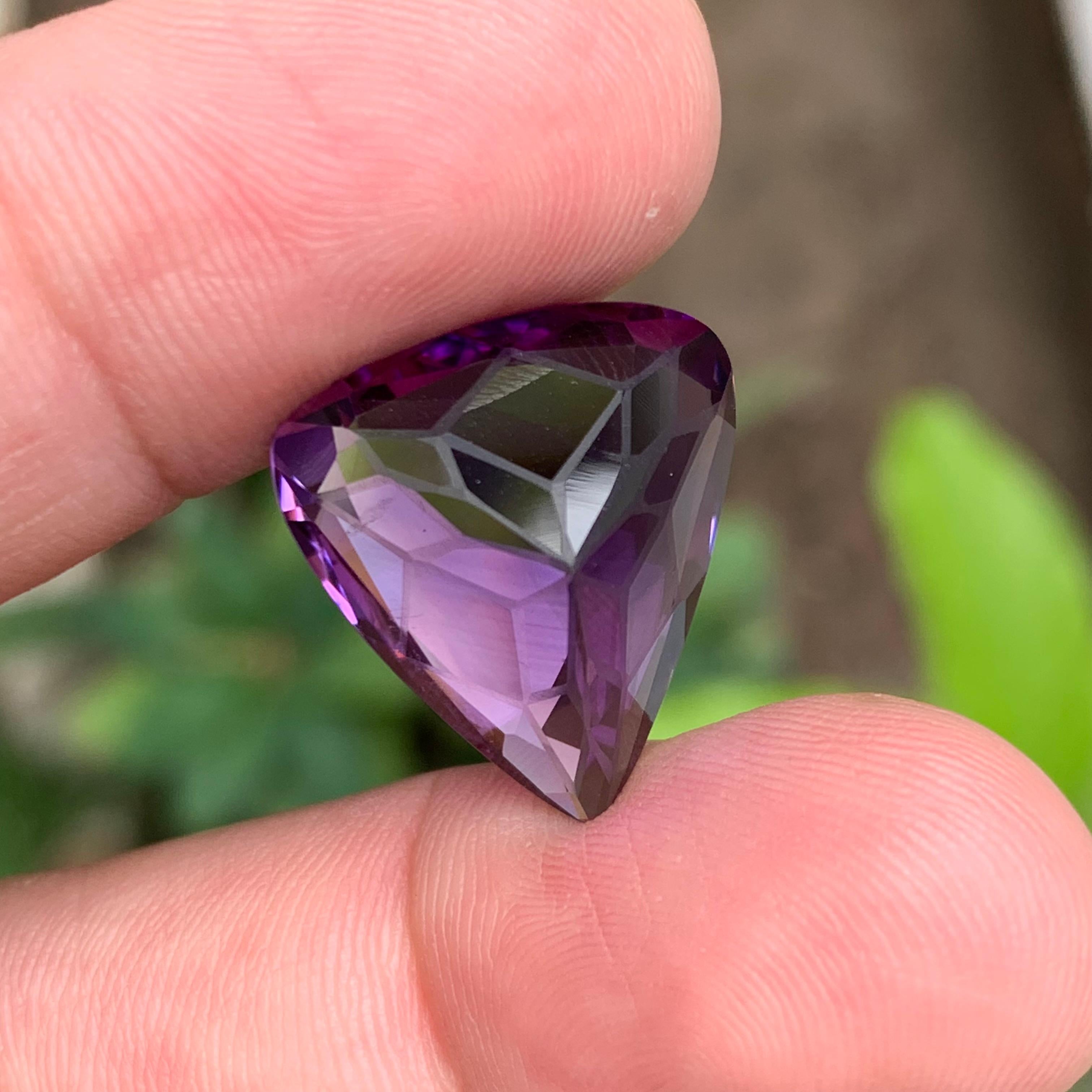 Women's or Men's Purple Natural Amethyst Necklace Pendant Loose Gemstone 18.30 Ct Trillion Cut For Sale