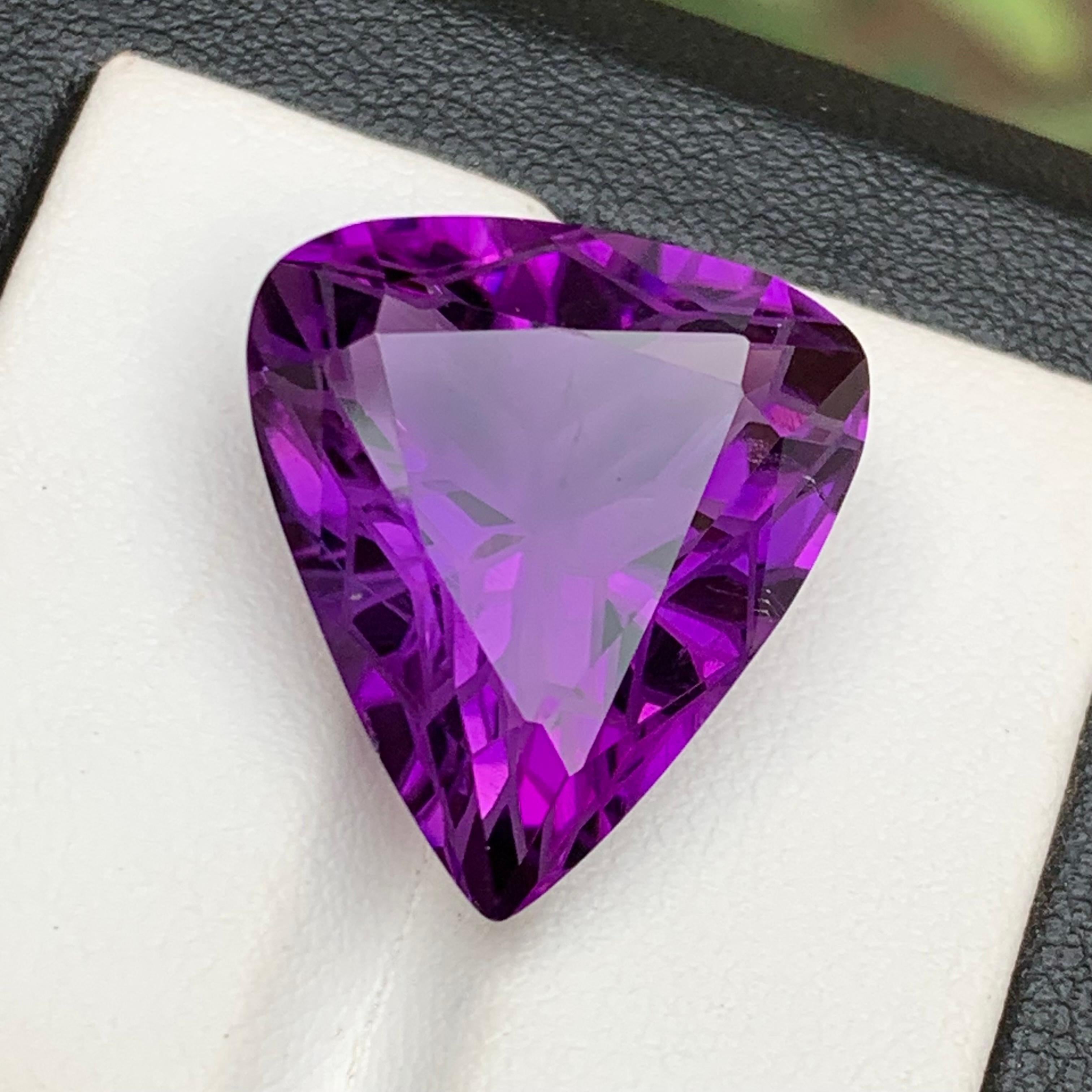 Purple Natural Amethyst Necklace Pendant Loose Gemstone 18.30 Ct Trillion Cut For Sale 3