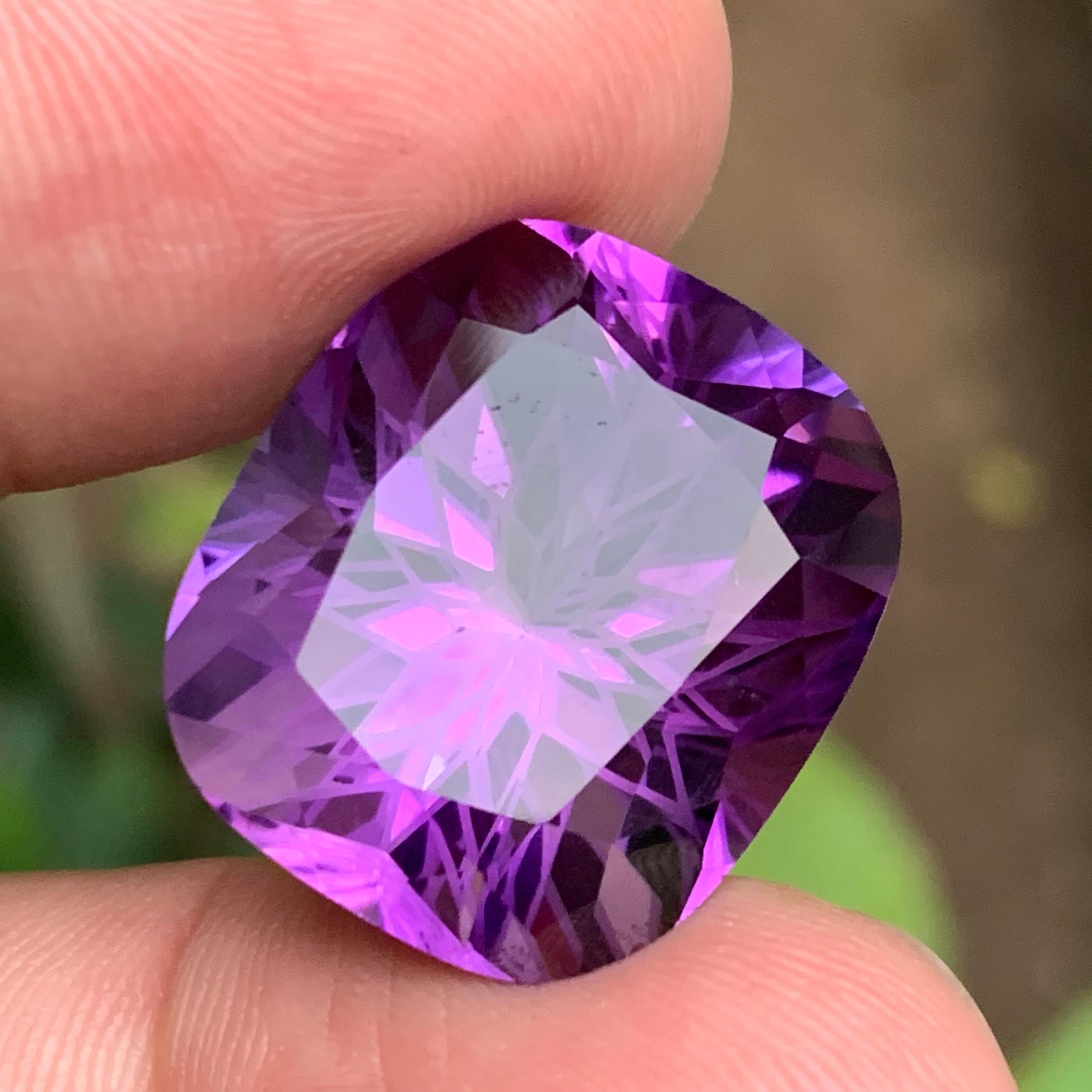 Contemporaneo Collana di ametista naturale viola con ciondolo a forma di gemma sciolta 34.55Ct con taglio a fiore Jewell in vendita