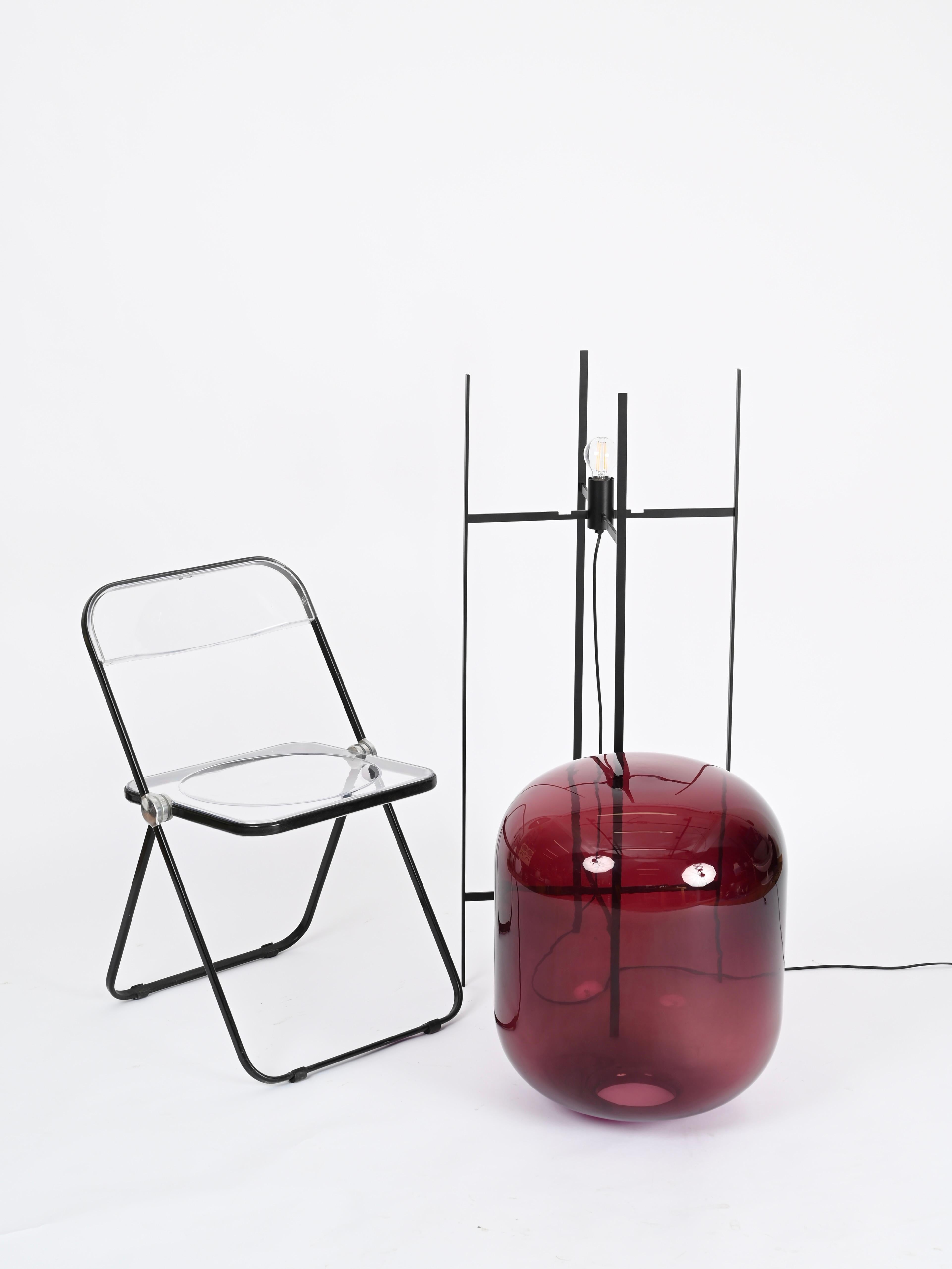 Grand lampadaire violet 