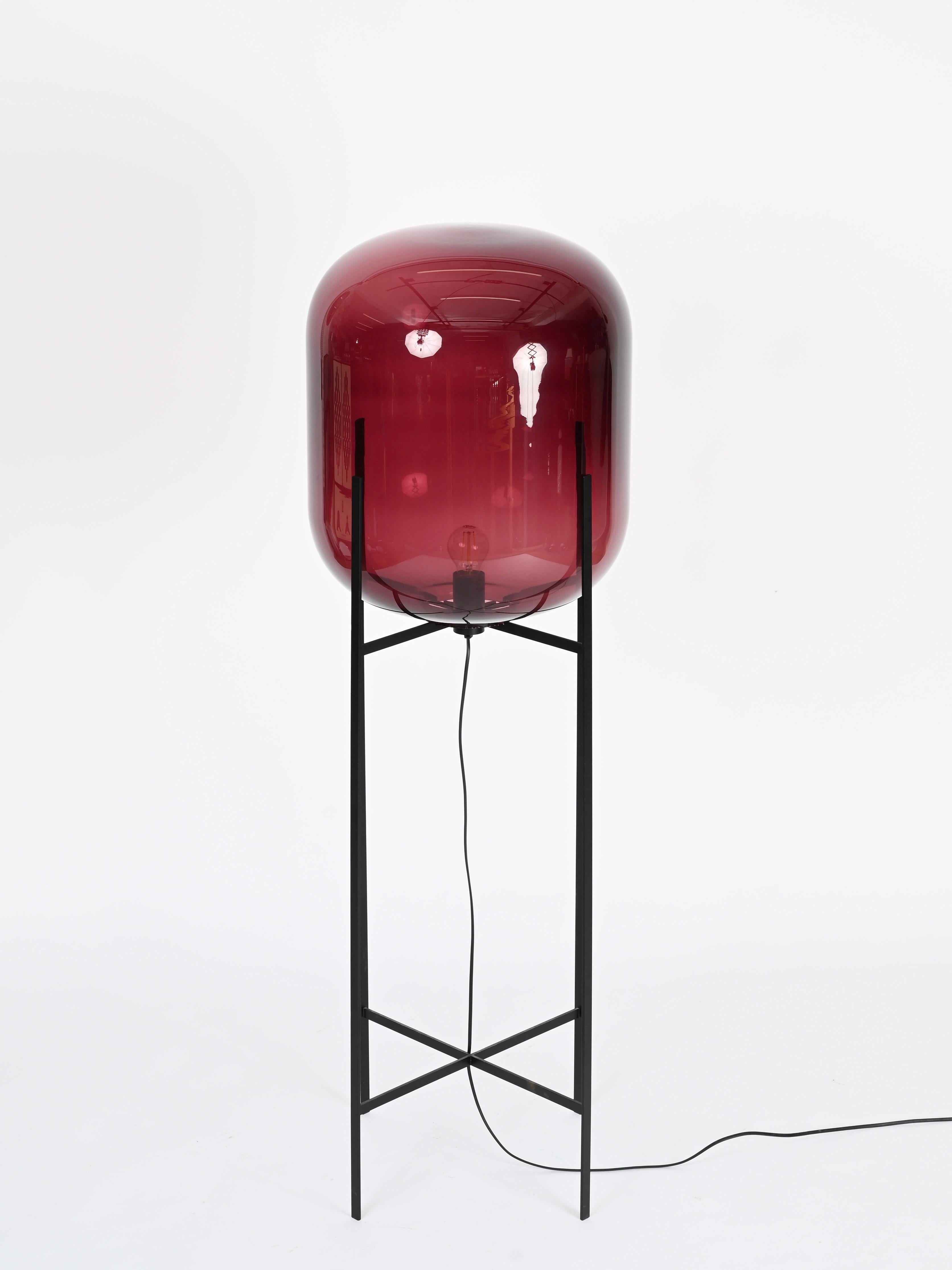 Grand lampadaire violet 