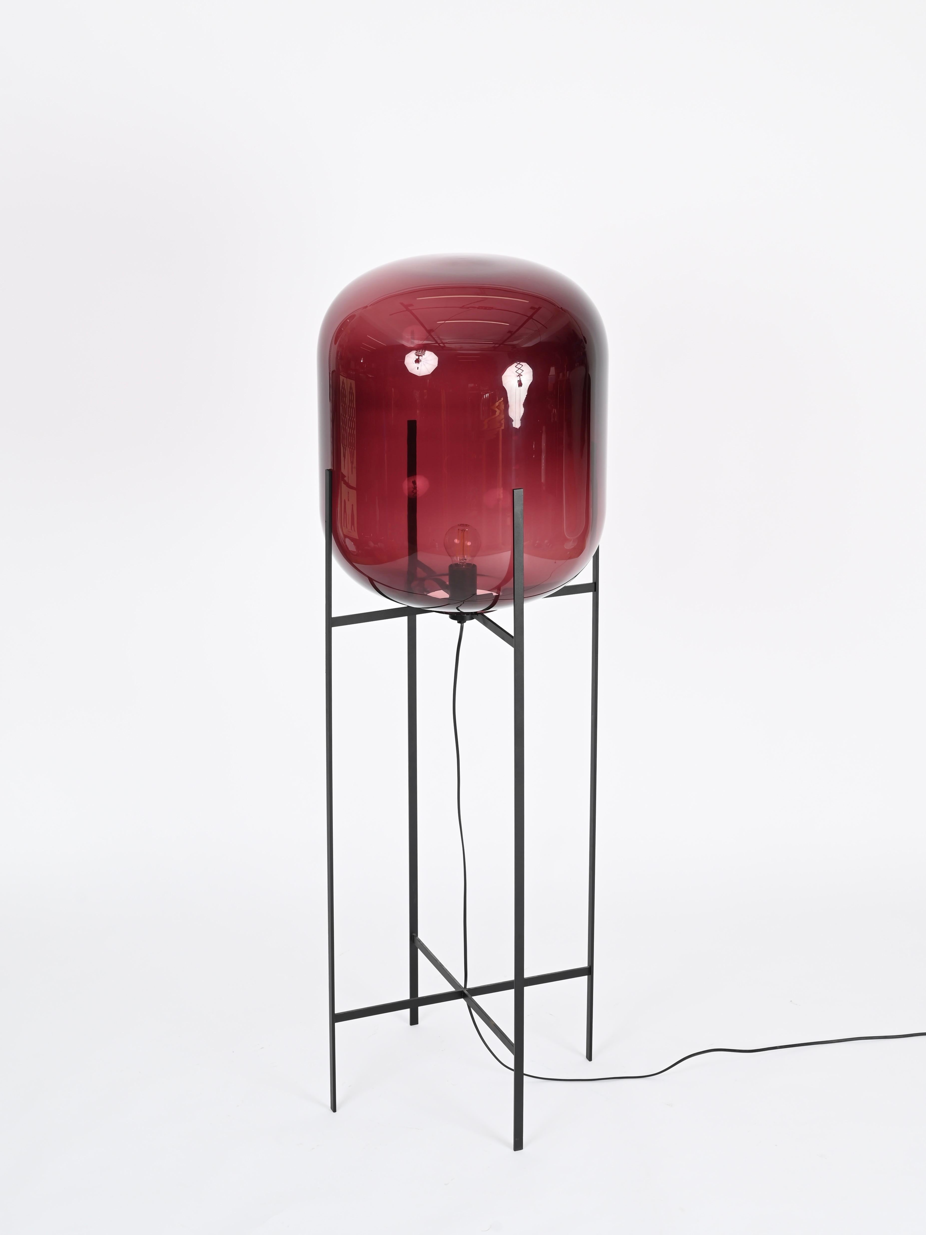 Grand lampadaire violet 