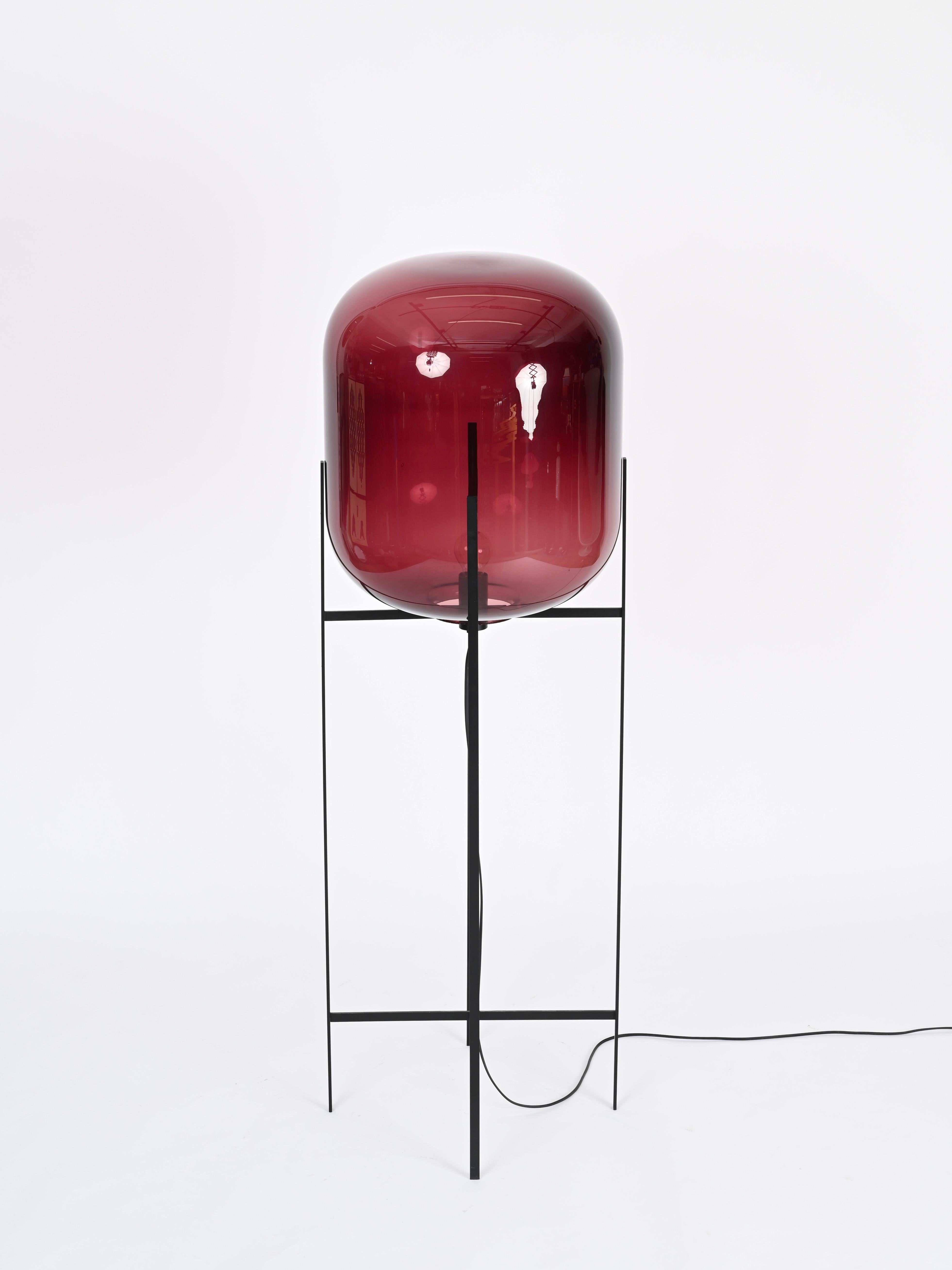 Grand lampadaire violet 