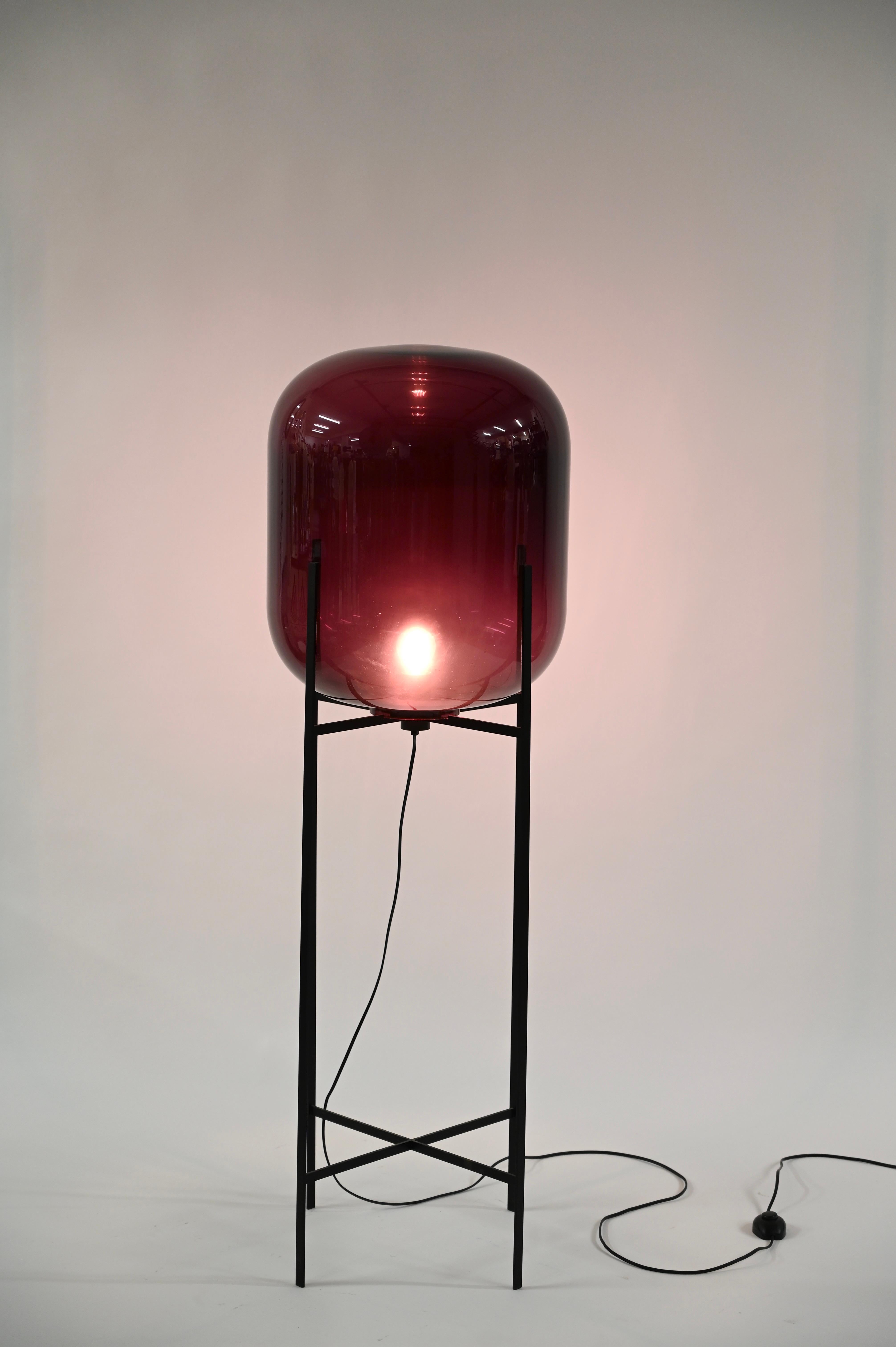XXIe siècle et contemporain Grand lampadaire violet 