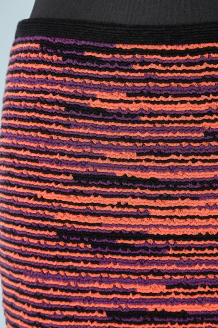 Purple, orange and blacks striped knit.
SIZE M