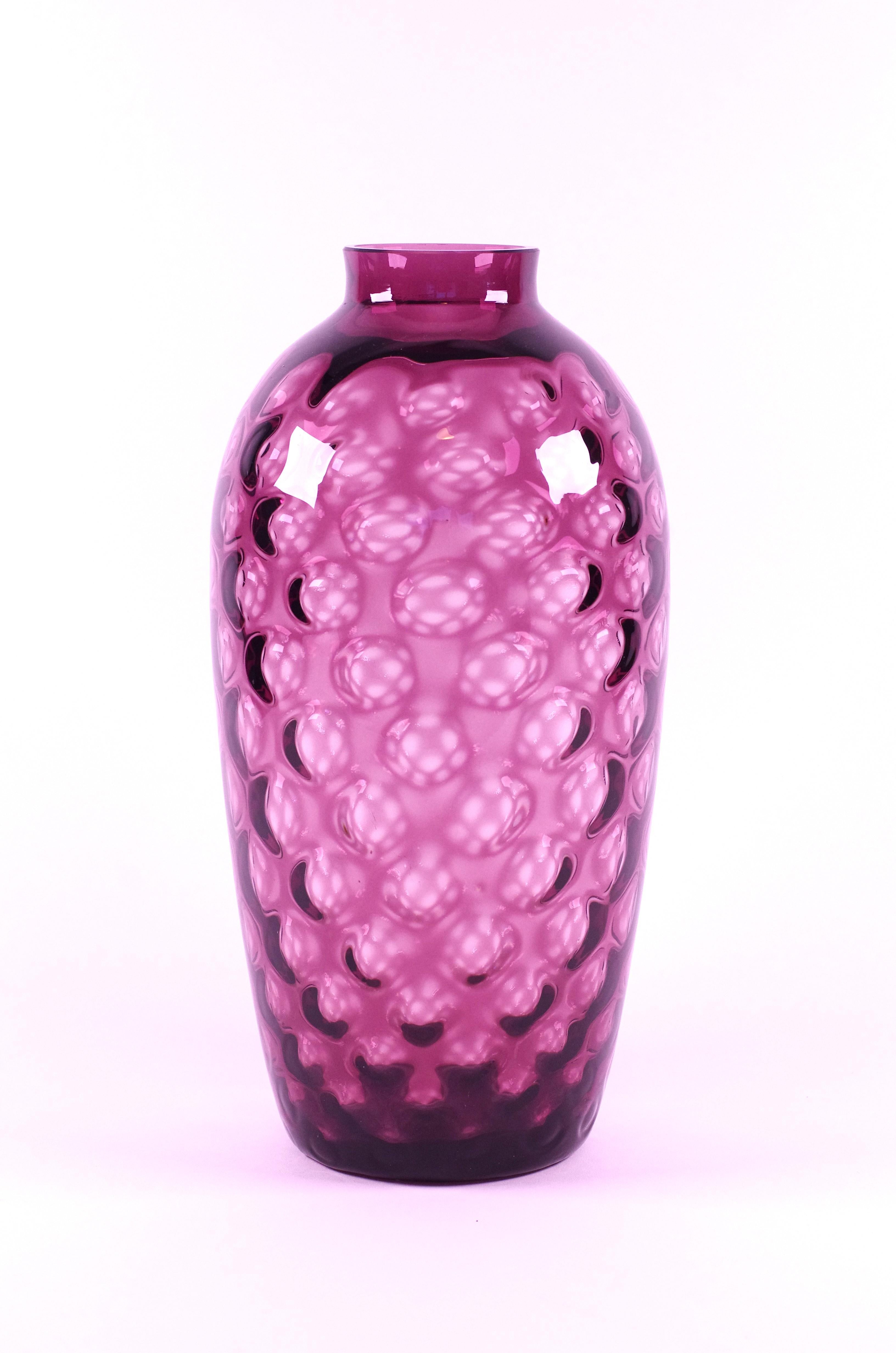 Tchèque Vase en verre violet / rose - Verre de Bohème - Borske Sklo en vente