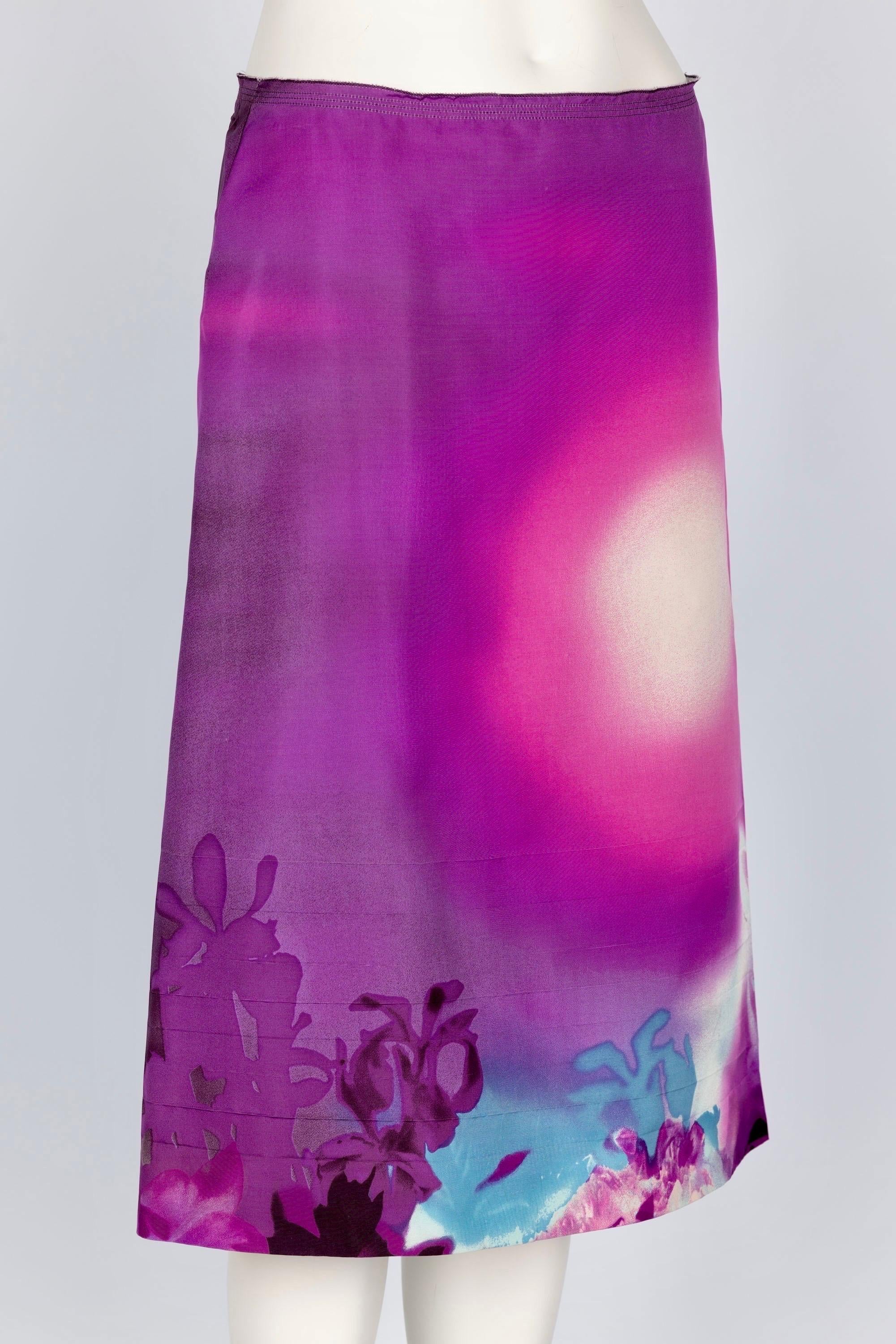 Jupe de défilé Prada automne 2004 à imprimé scénique violet et rose ombré Excellent état - En vente à Boca Raton, FL