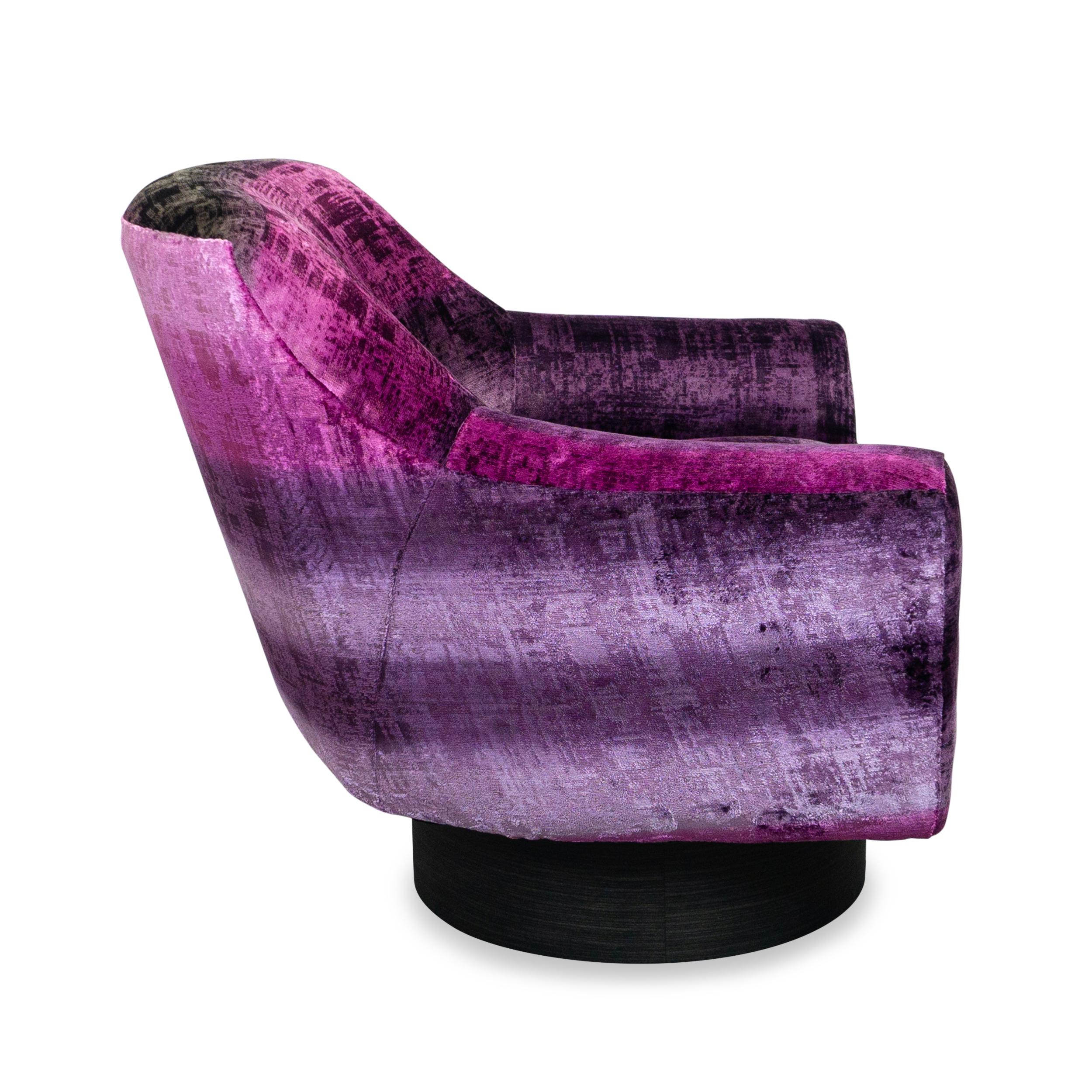 Américain Chaise pivotante en velours brillant violet rose ombré en vente