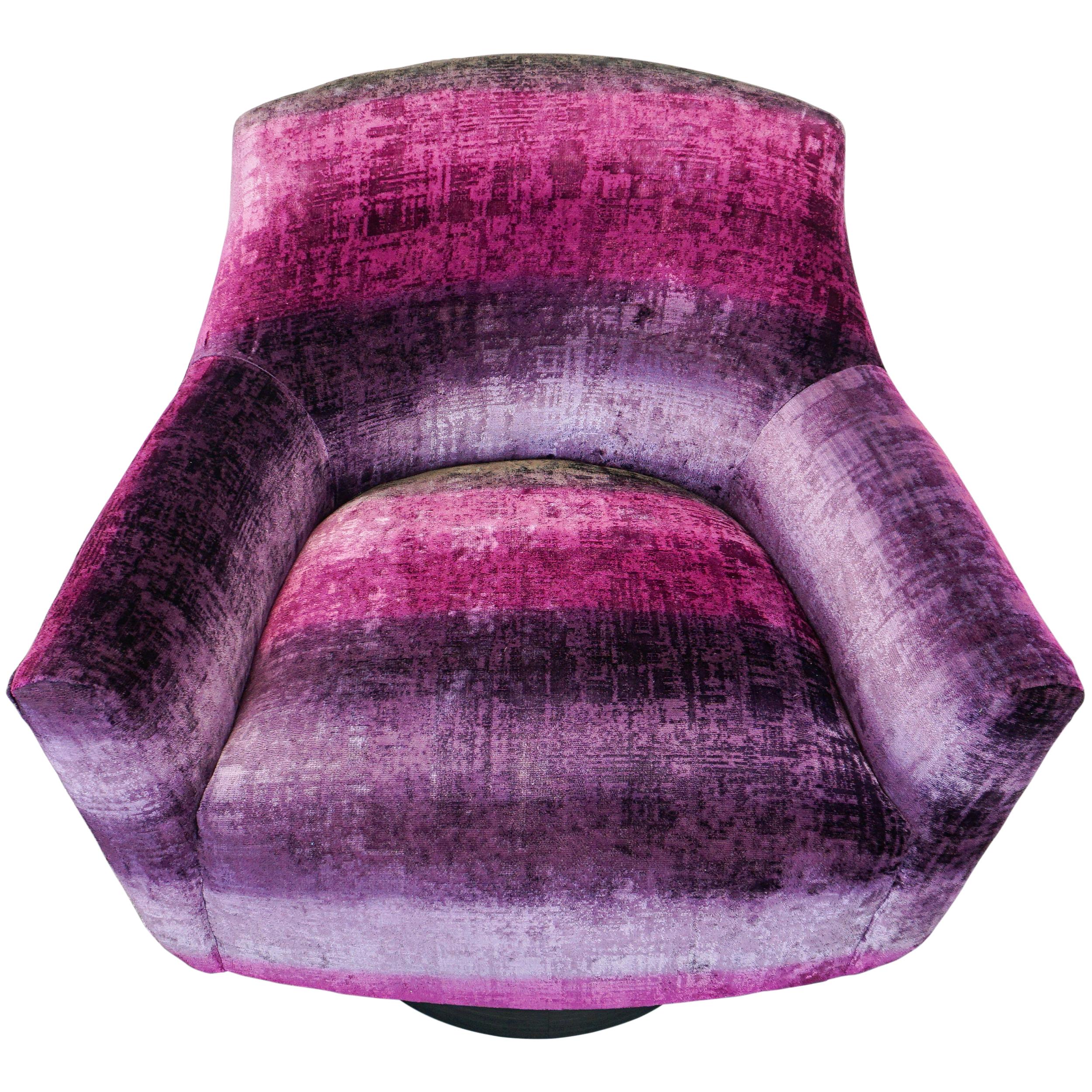 XXIe siècle et contemporain Chaise pivotante en velours brillant violet rose ombré en vente