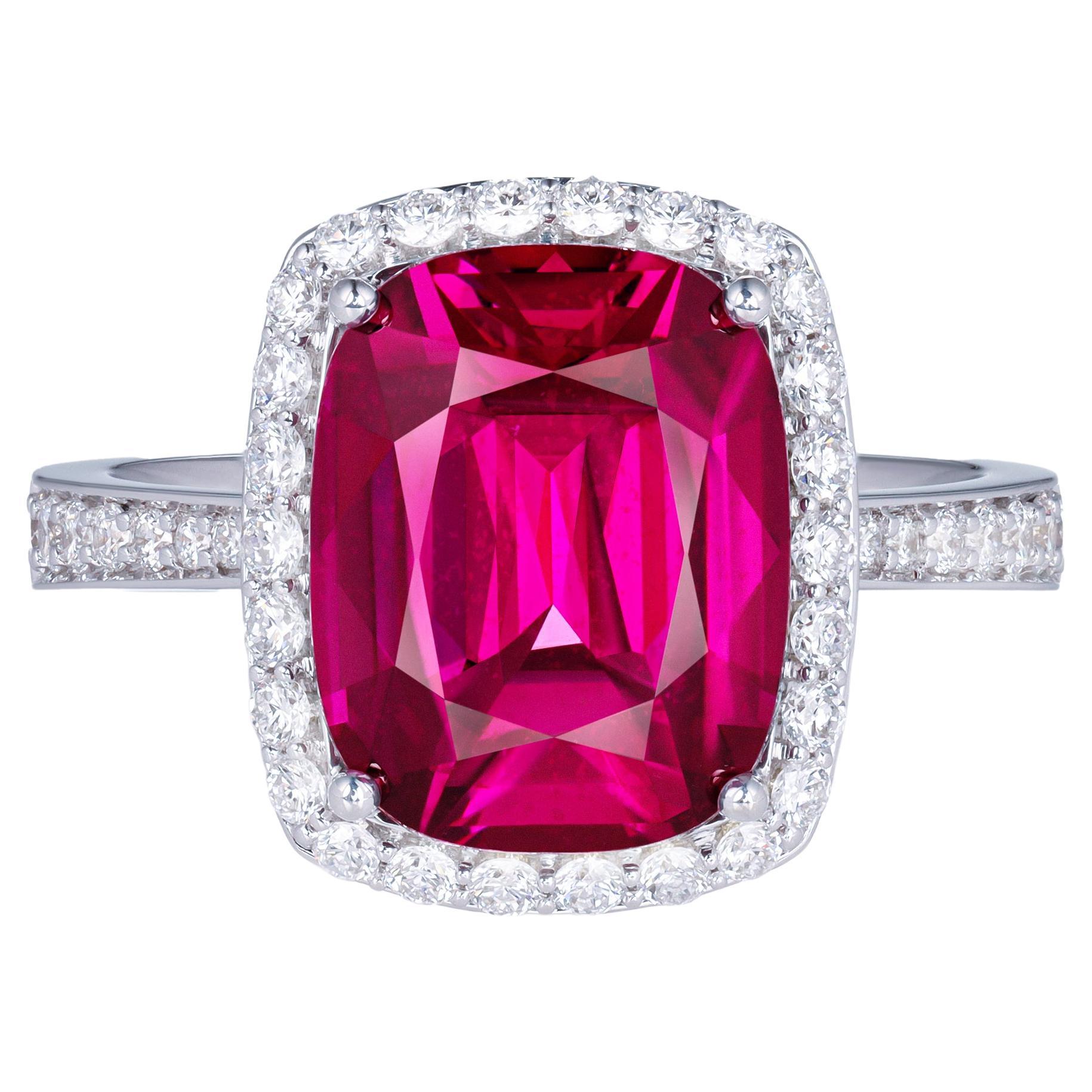 Purple-Pink Rhodolite 5.18 carat Ring with diamonds in 18K white gold For Sale