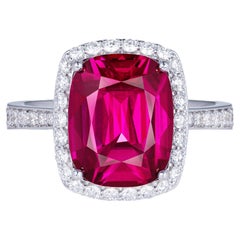 Purple-Pink Rhodolite 5.18 carat Ring with diamonds in 18K white gold