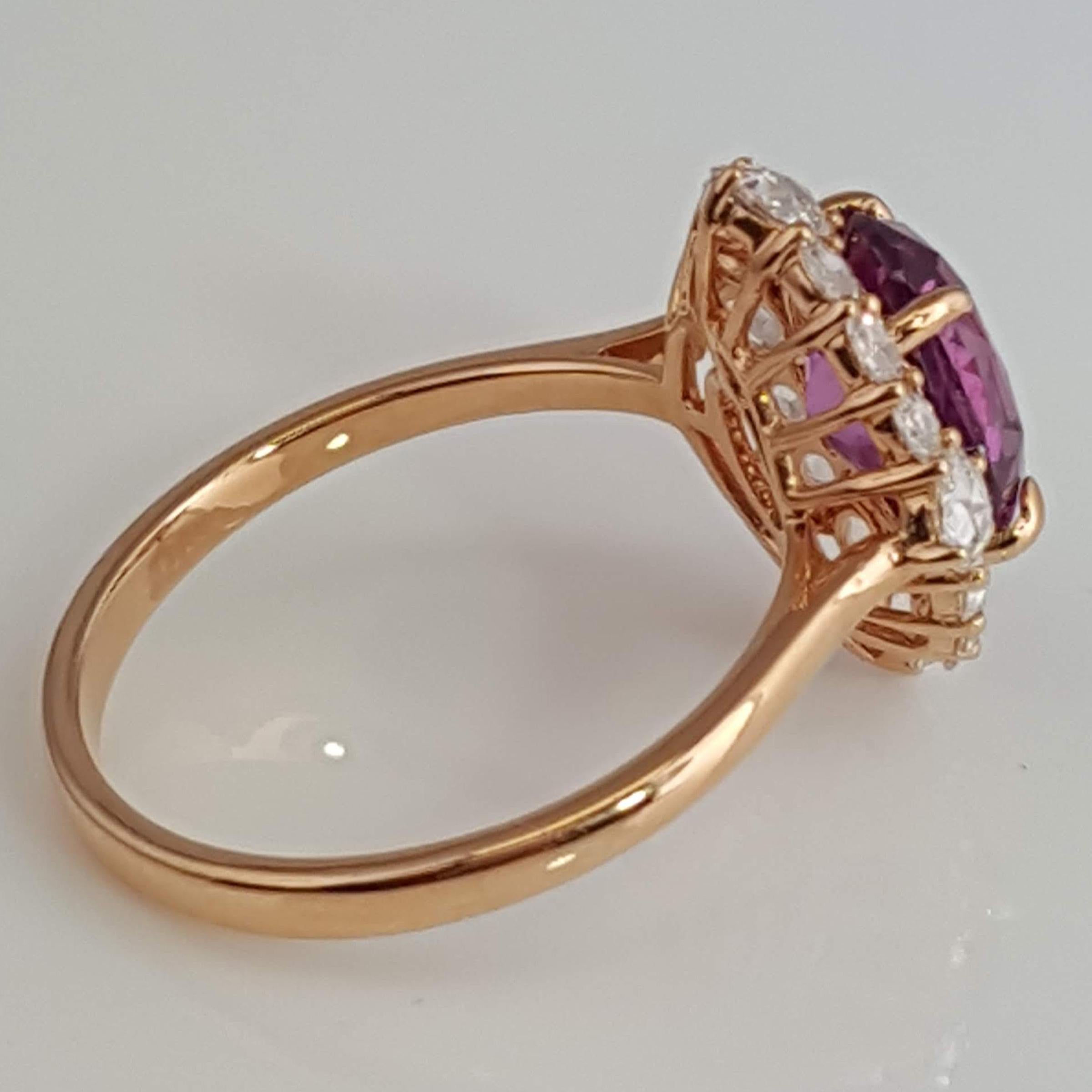 GIA Certified 2.48 Carat Oval Cut Purple-Pink Sapphire Ring in 18k Rose Gold In New Condition In New York, NY