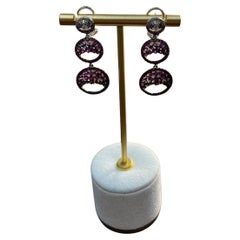 Zafiro rosa púrpura Diamante blanco engastado Pendientes colgantes de oro blanco de 14k