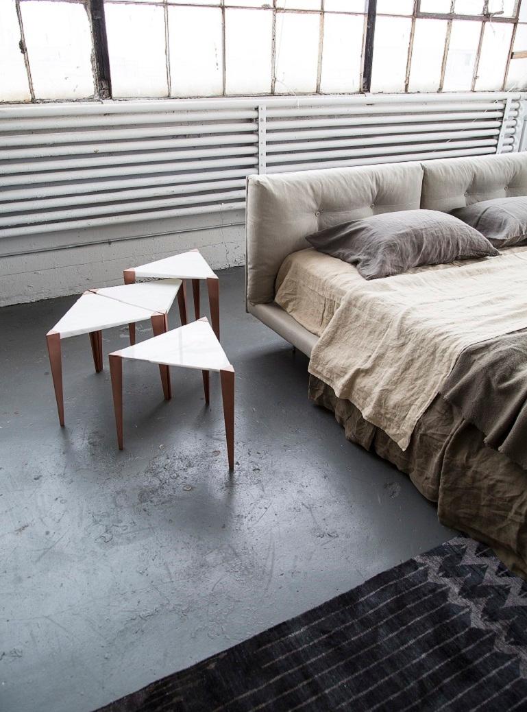 Tappeto quadrato oversize in seta naturale Art Deco Purple Plum, annodato a mano. In condizioni Nuovo in vendita a New York, NY