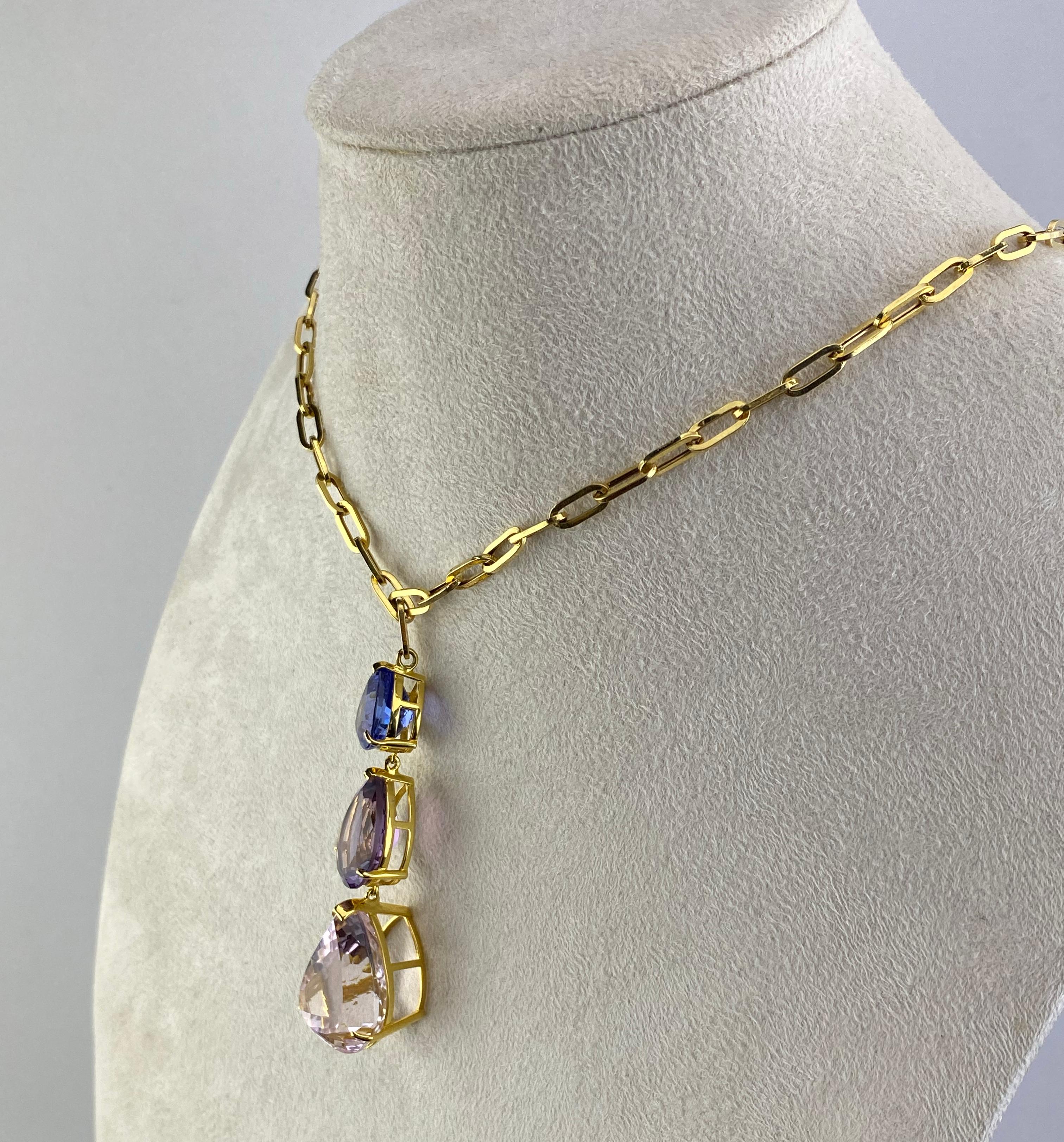 Purple Raindrop 47.50ctw Tanzanite Three-Stone Pendant Necklace in 18K Gold In New Condition For Sale In Bangkok, Thailand