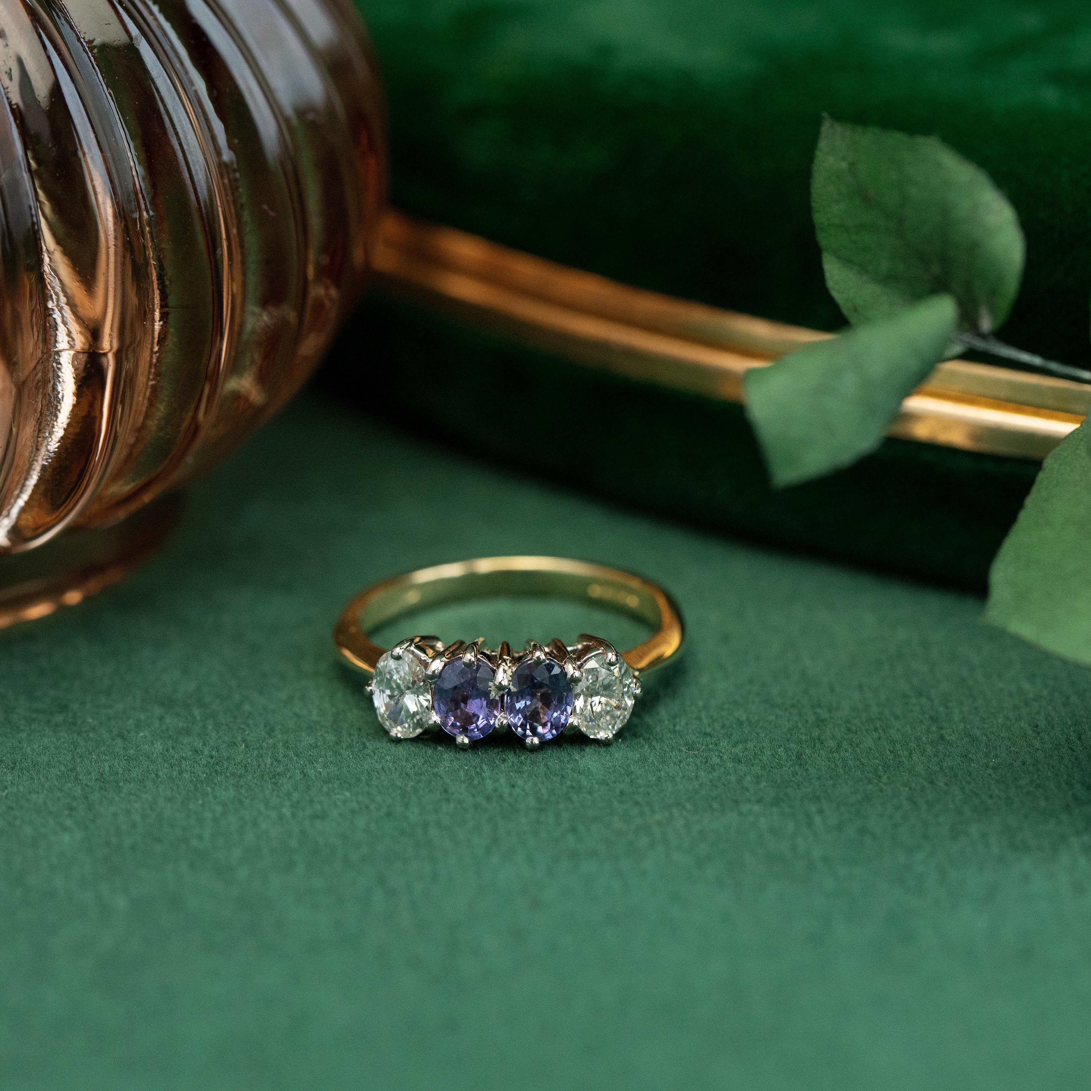 Zafiro púrpura y diamante ovalado de 0,50 ctw Anillo apilable inglés de 18 quilates, Circa 2003 en venta 3