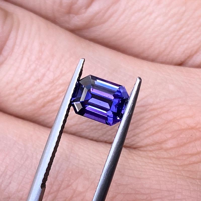 Moderne Purple Sapphire 2.54 Ct Emerald Cut Unheated, Loose Gemstone (saphir violet non chauffé, taille émeraude) en vente