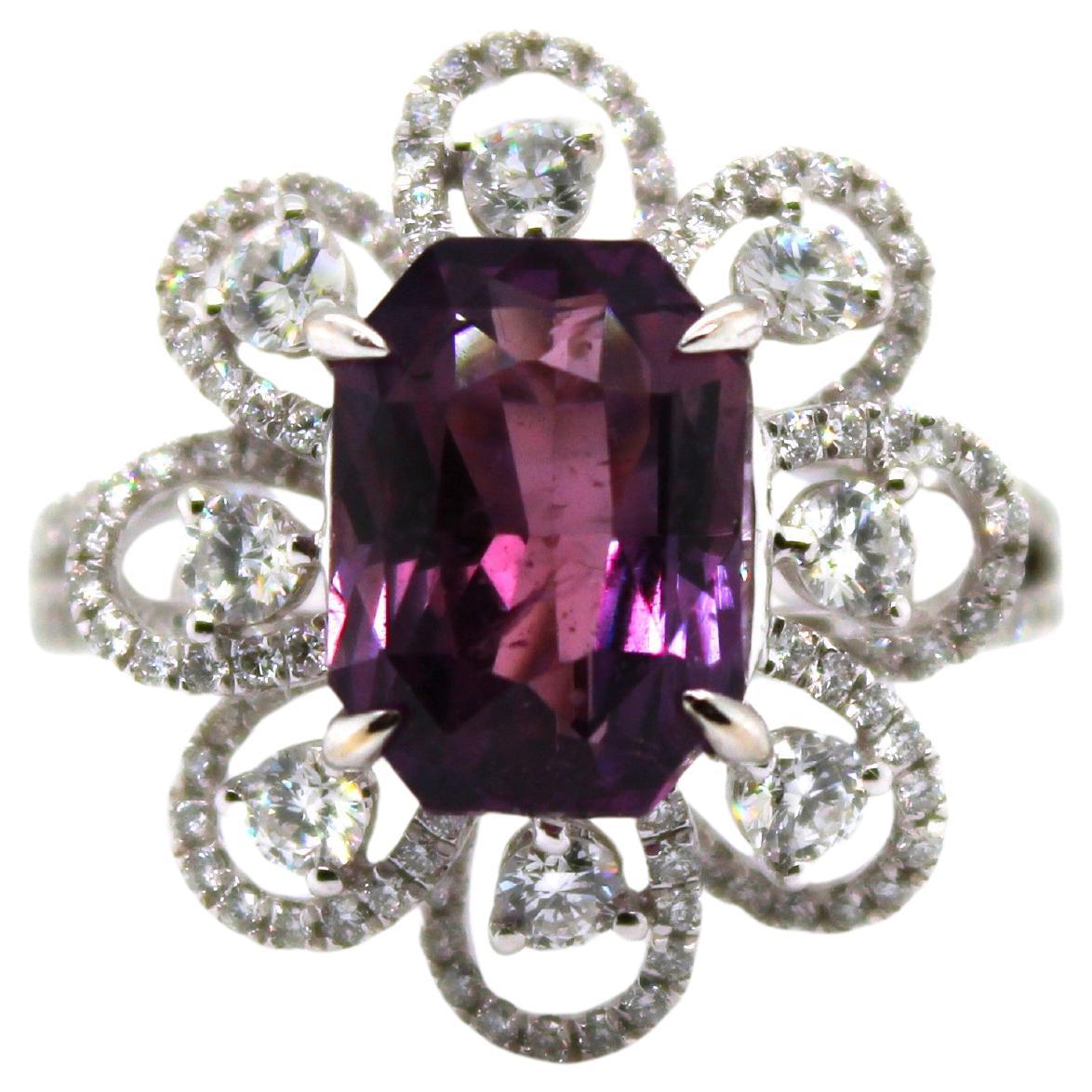 Anello con abito floreale in zaffiro viola e diamanti in vendita