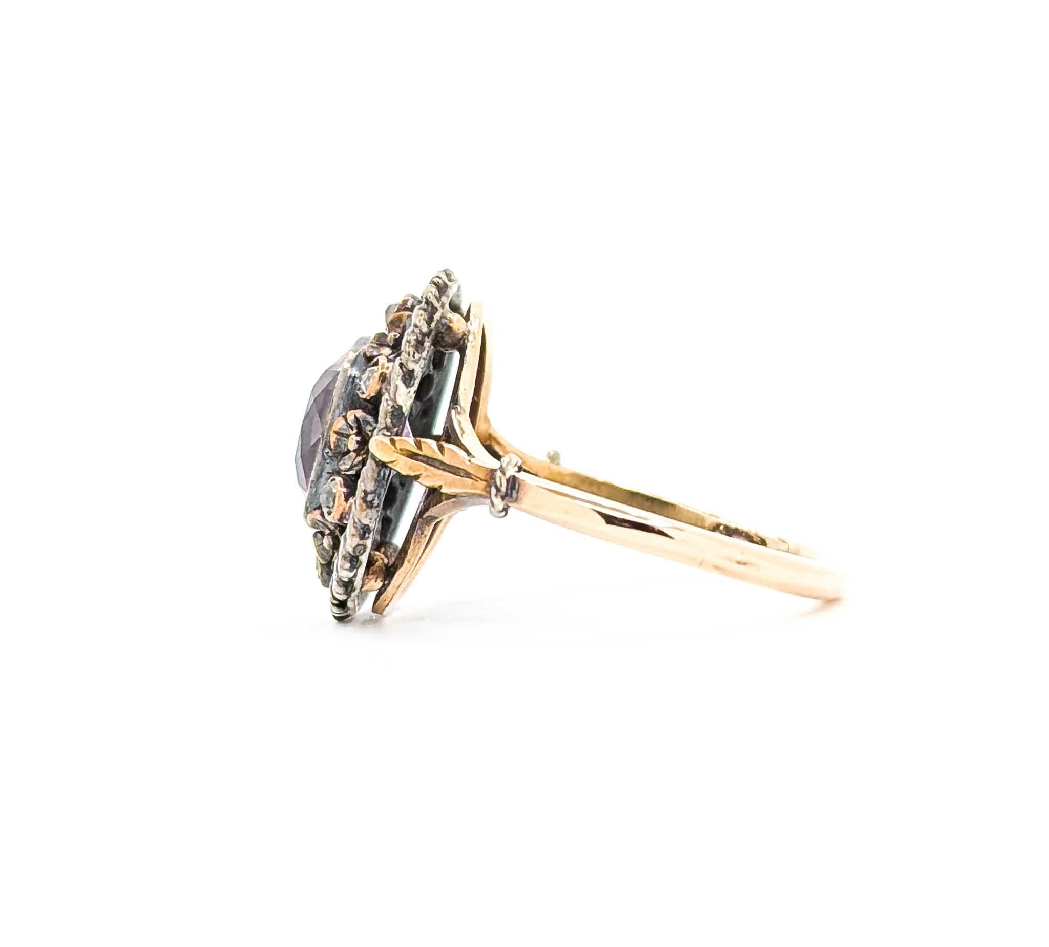 Violetter Saphir und Diamantring aus 15k viktorianischem Gold (Rosenschliff) im Angebot