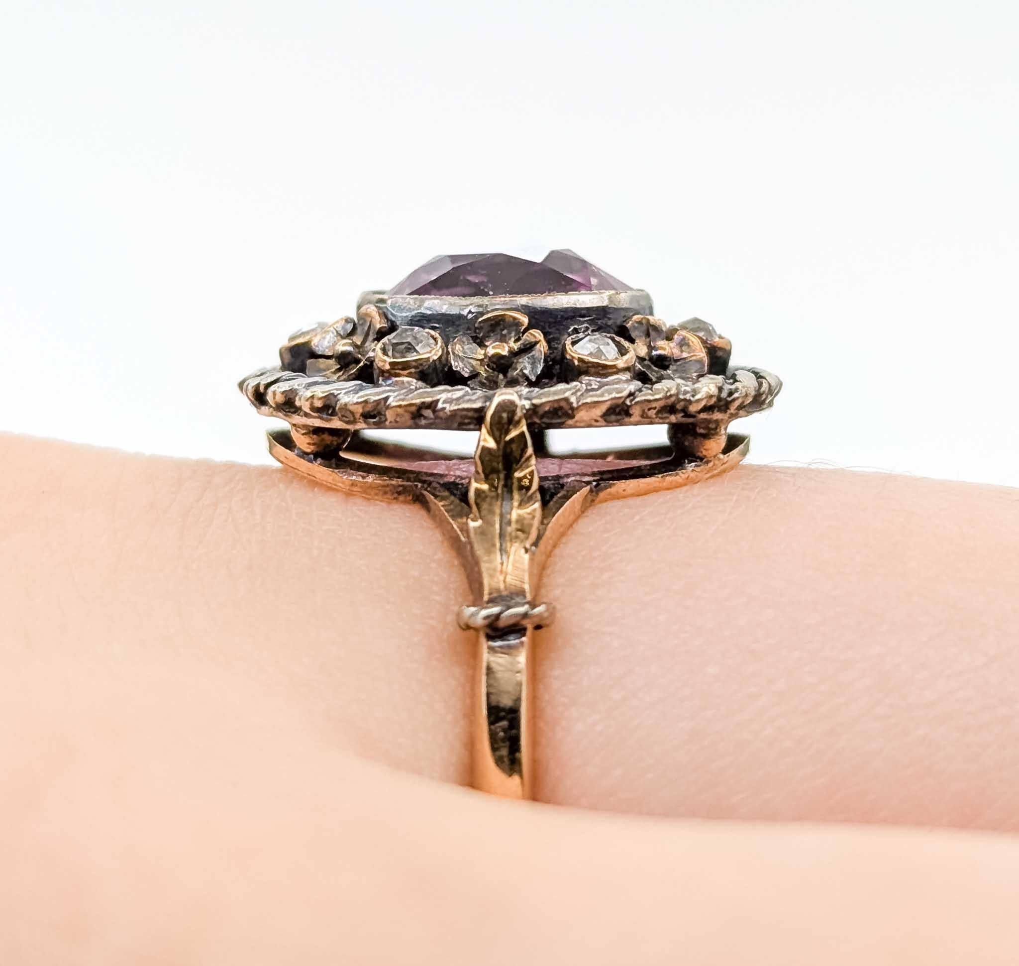 Violetter Saphir und Diamantring aus 15k viktorianischem Gold im Zustand „Hervorragend“ im Angebot in Bloomington, MN
