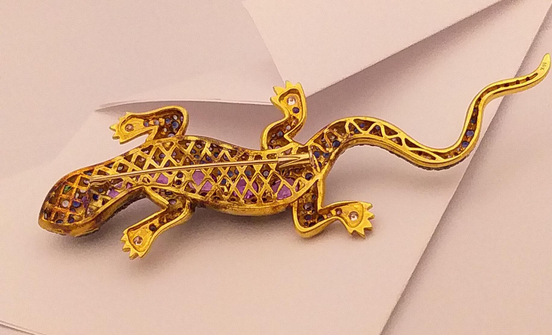 Purple Sapphire, Blue Sapphire, Tsavorite and Diamond Lizard Brooch in 18K Gold In New Condition In Bangkok, TH