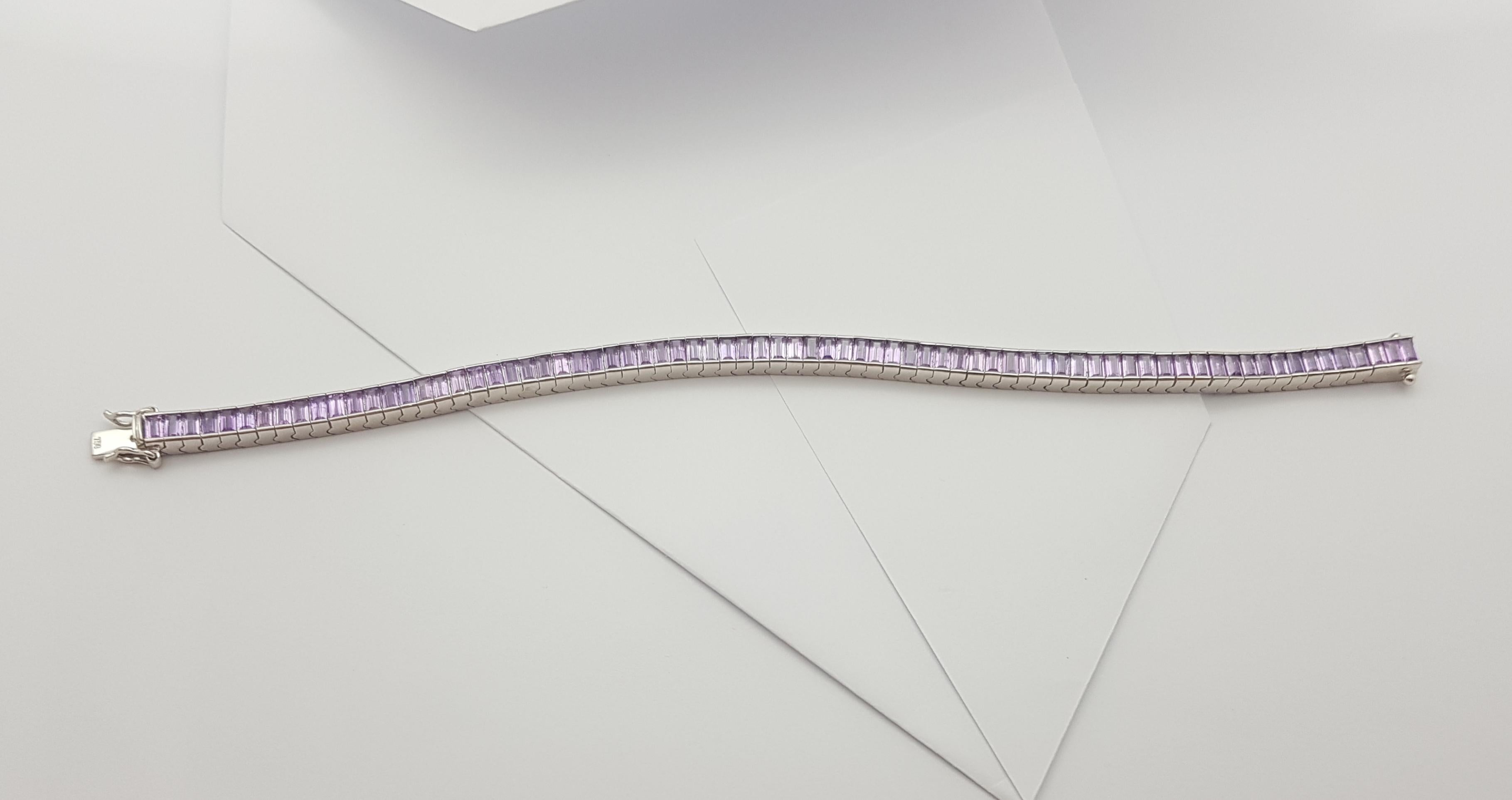 Bracelet de saphirs violets sertis dans des montures en or blanc 18 carats en vente 9