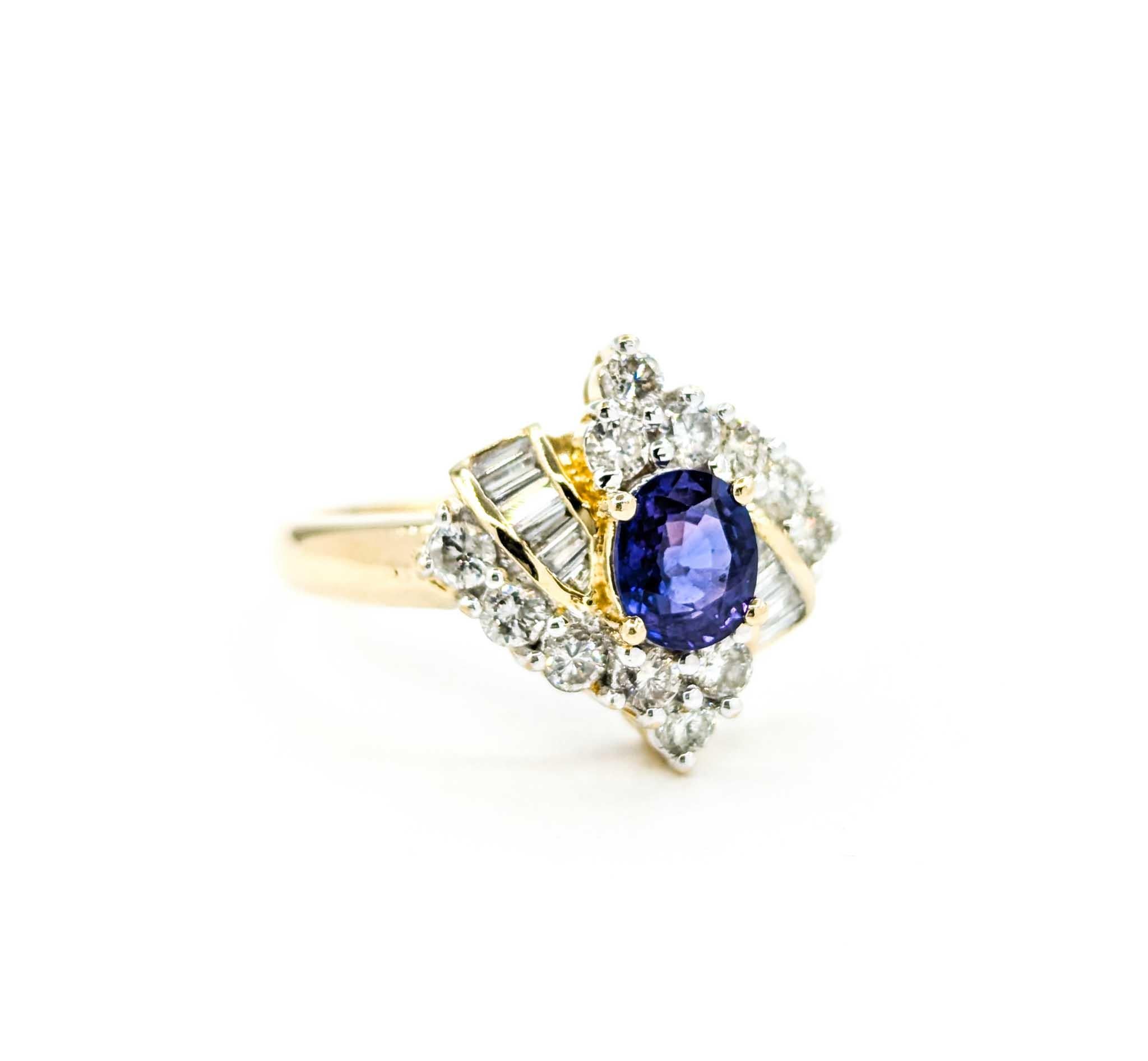 De las mujeres Anillo de Zafiro Violeta y Diamante en Oro Amarillo de 14k en venta