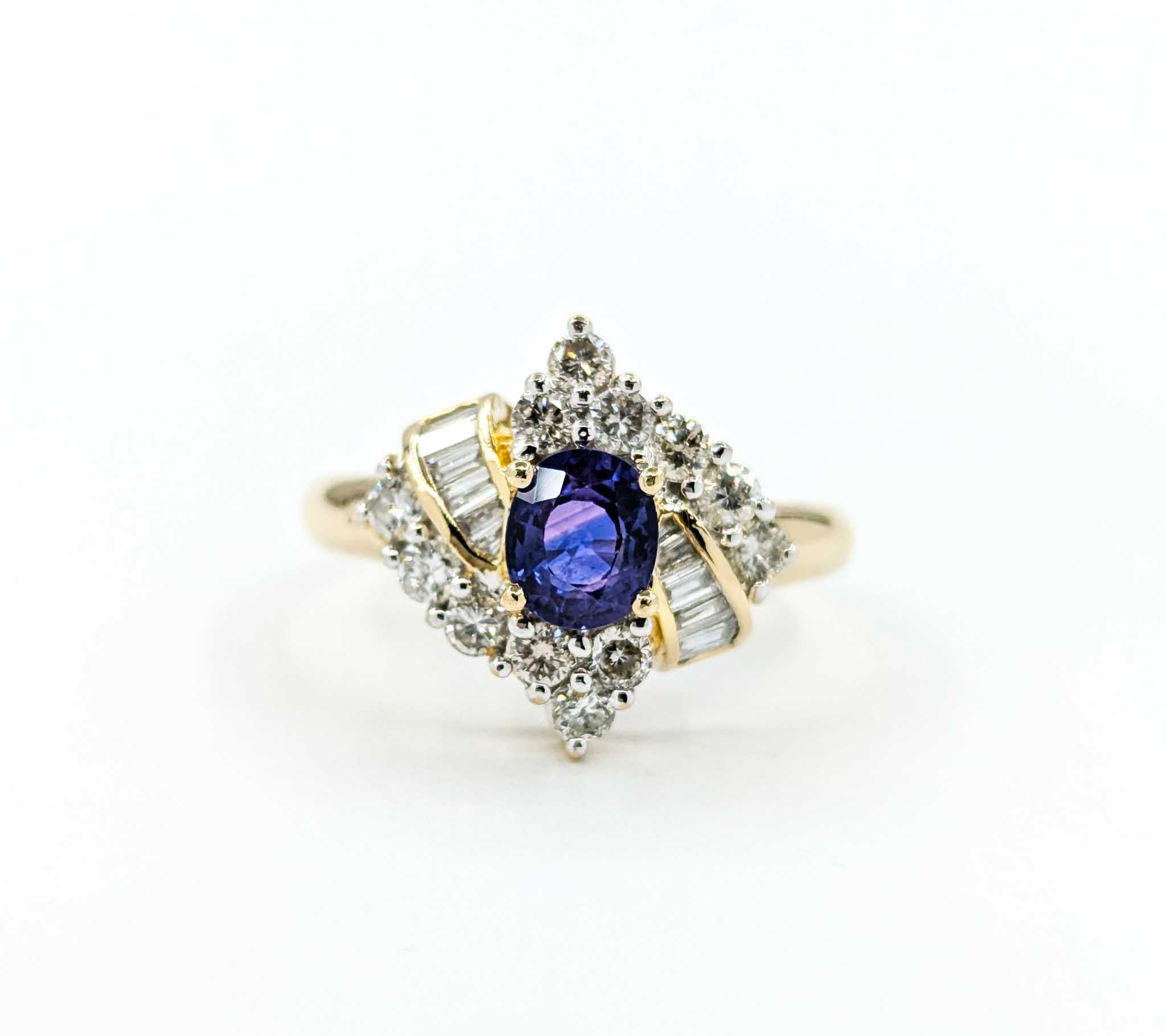 Anillo de Zafiro Violeta y Diamante en Oro Amarillo de 14k en venta 4